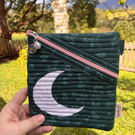 The Moon eReader Bag (Green)