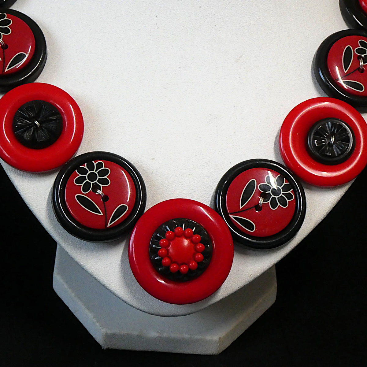 Button necklace - Black Tulip