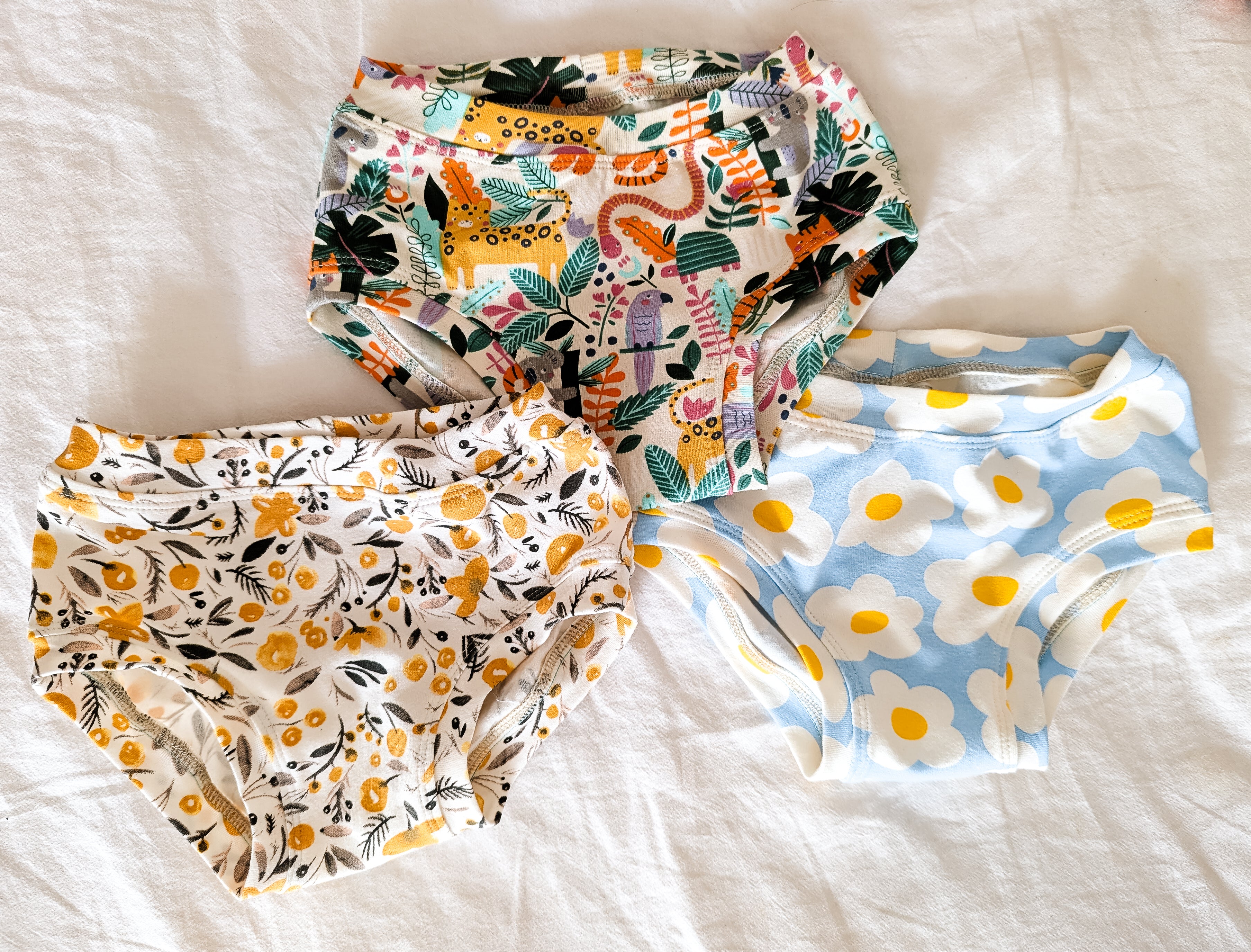 Yellow floral organic underpants for kids sizes 1 to 12