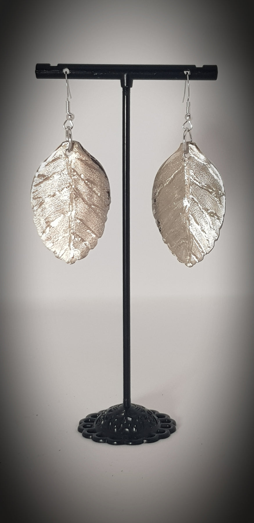 Small round leaf silver earrings #697AM/E