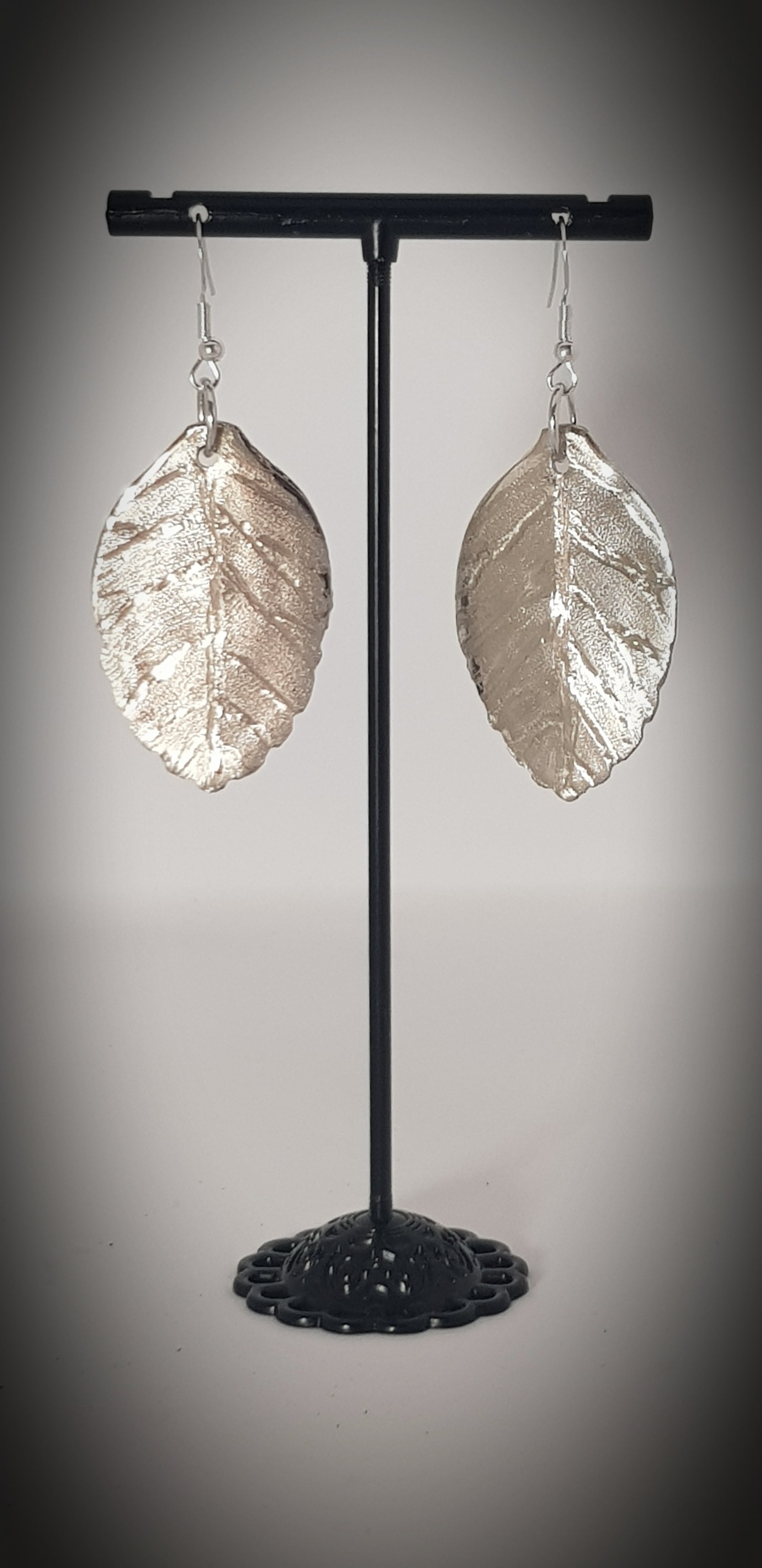 Small round leaf silver earrings #697AM/E