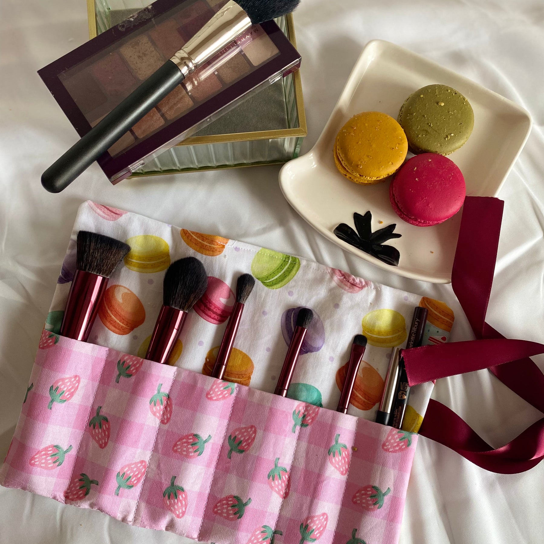 🍓 Foodie-Inspired Makeup Brush Roll & Reusable Makeup Pad Set