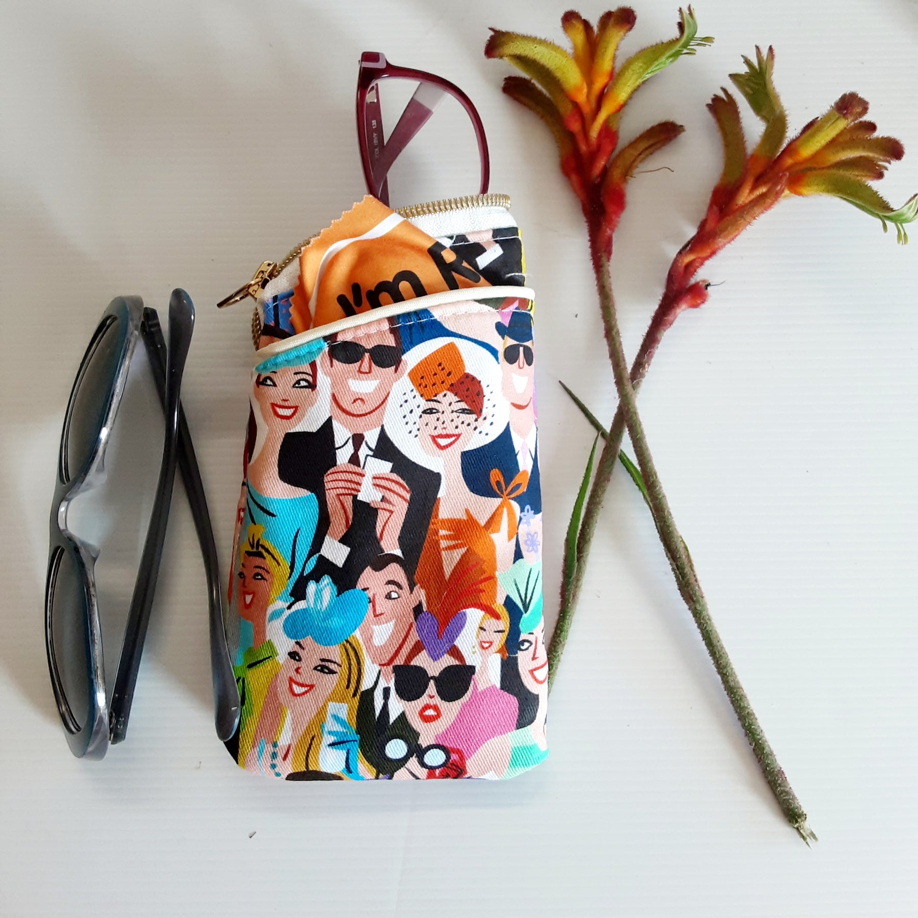 Double pocket eyeglass/sunglass case.