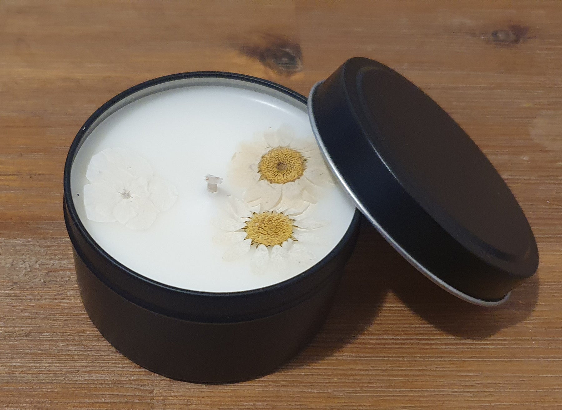 Clean Linen Soy Candle - Light Fragrance, Homemade in Australia, Gift Box With Ribbon, Perfect for Any Occasion.