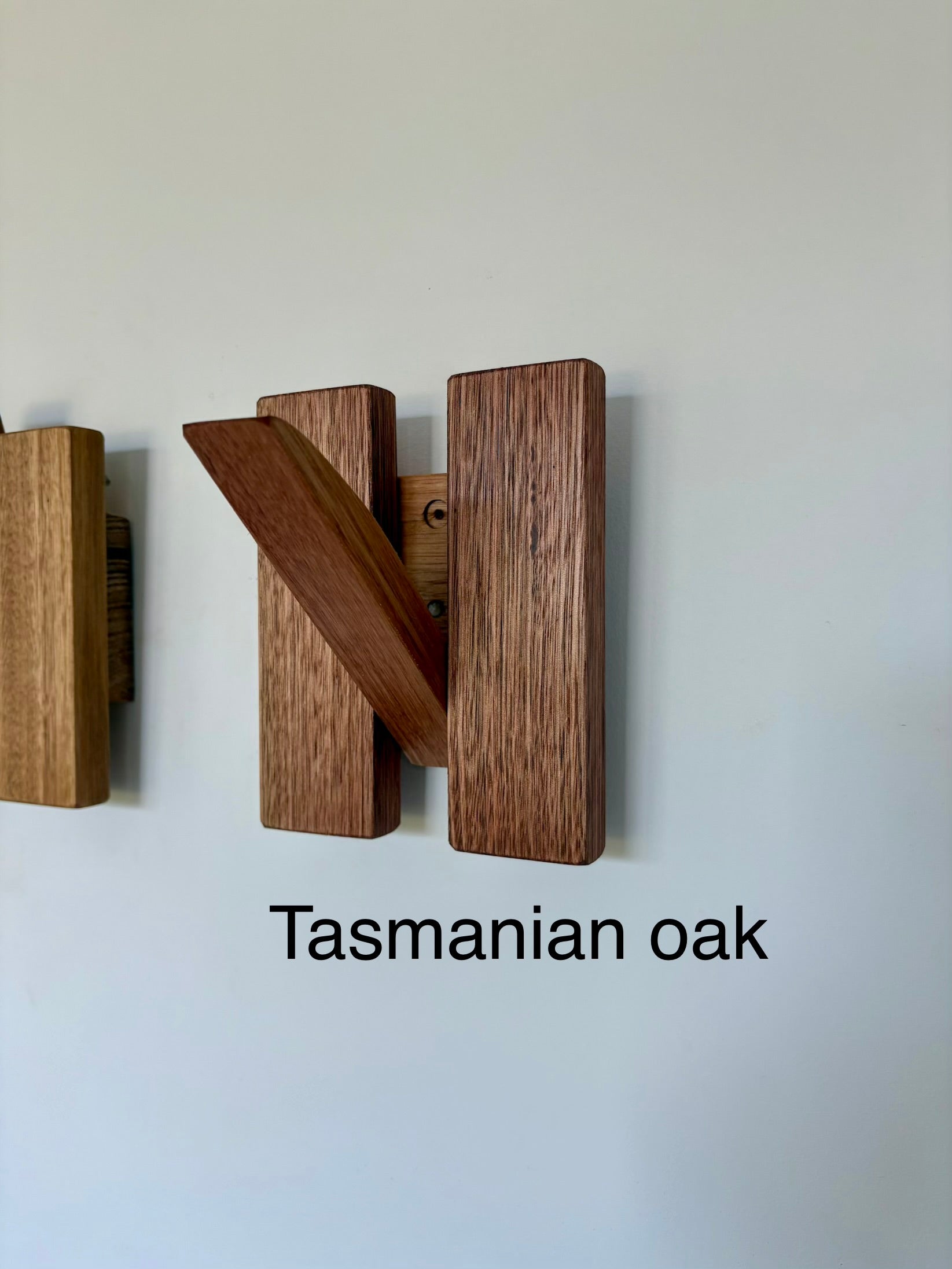 Single piano style coatrack