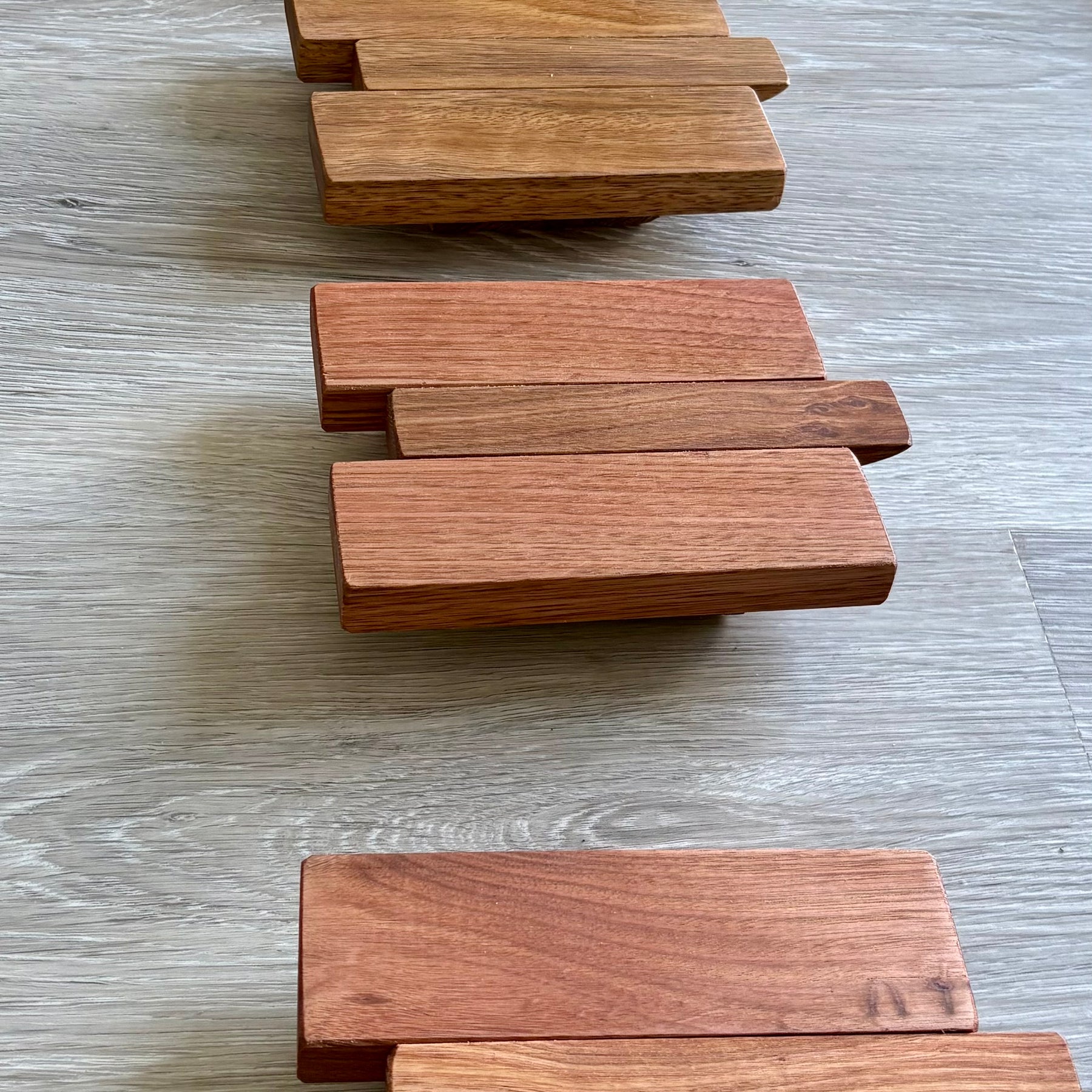 Single piano style coatrack