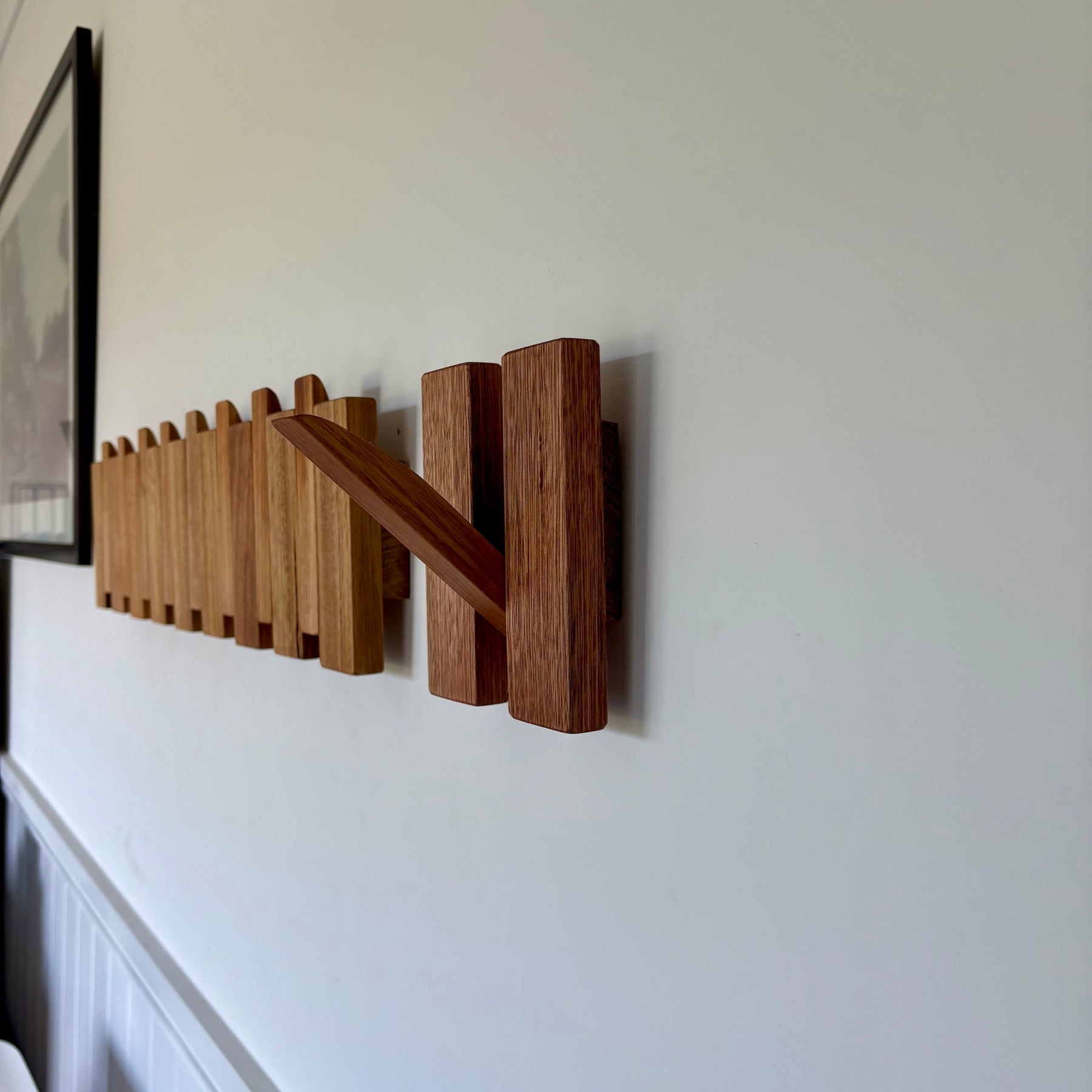 Single piano style coatrack