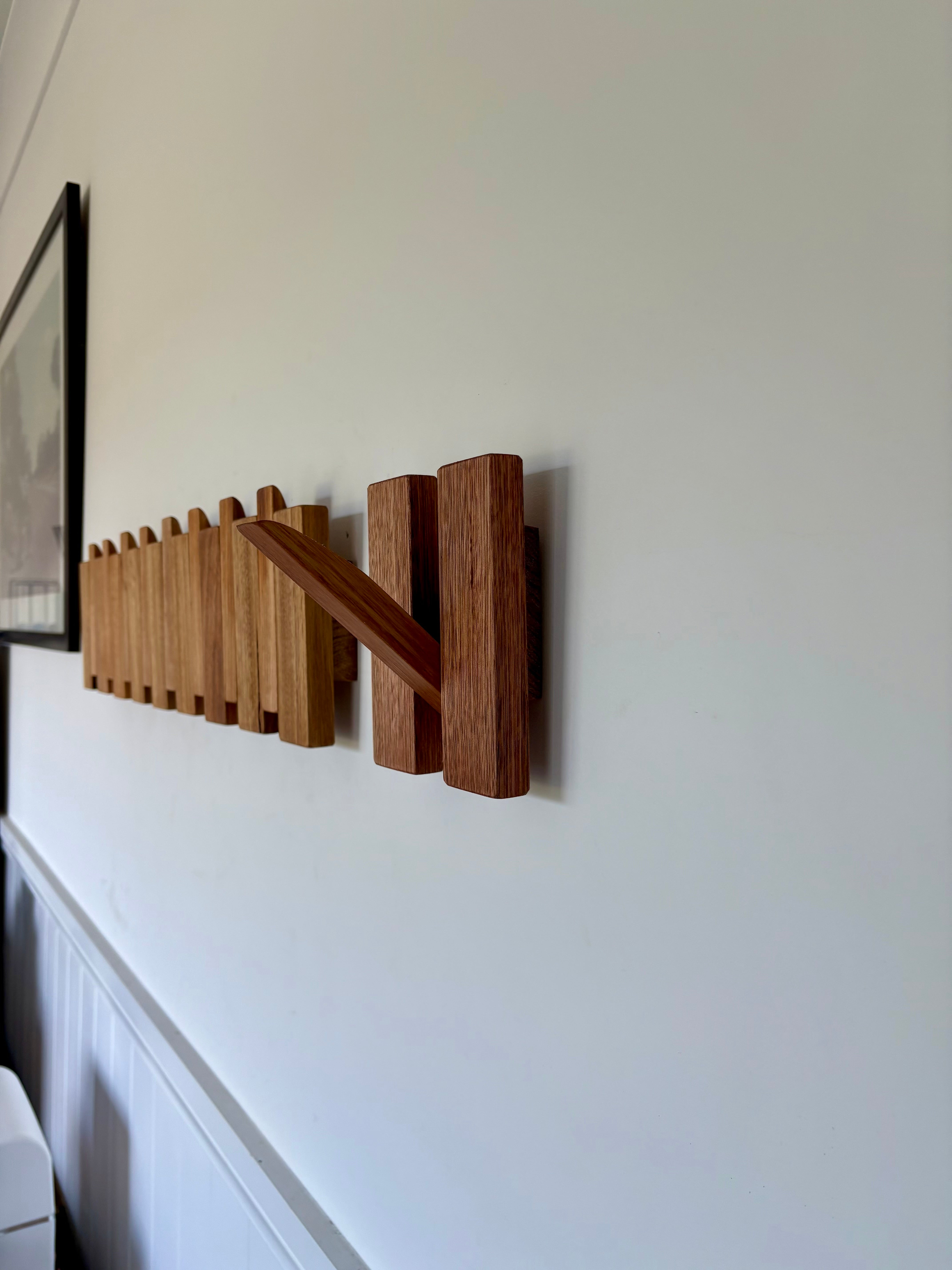 Single piano style coatrack
