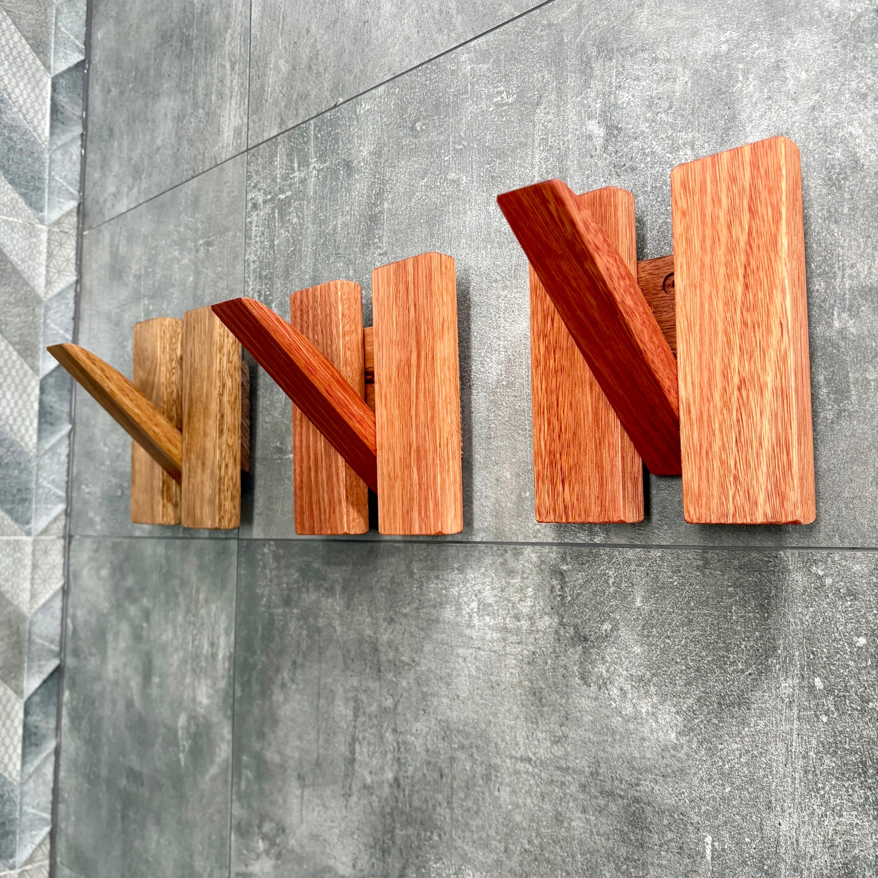 Single piano style coatrack