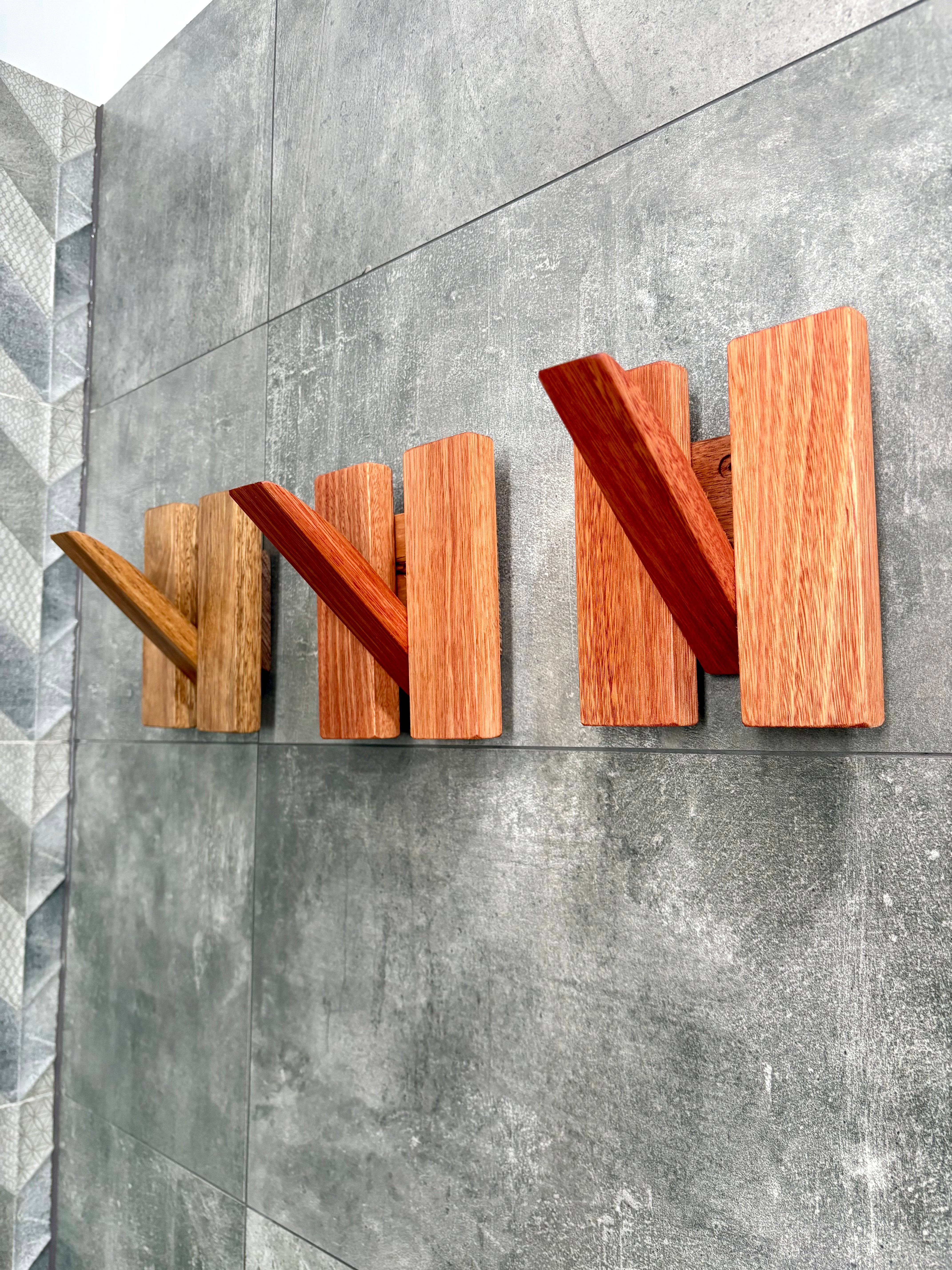 Single piano style coatrack