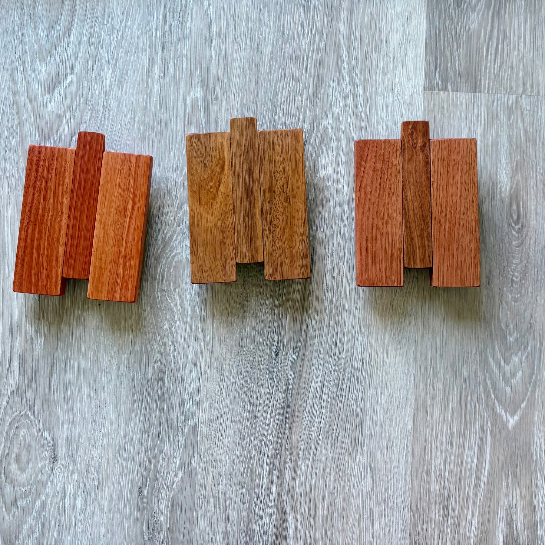 Single piano style coatrack