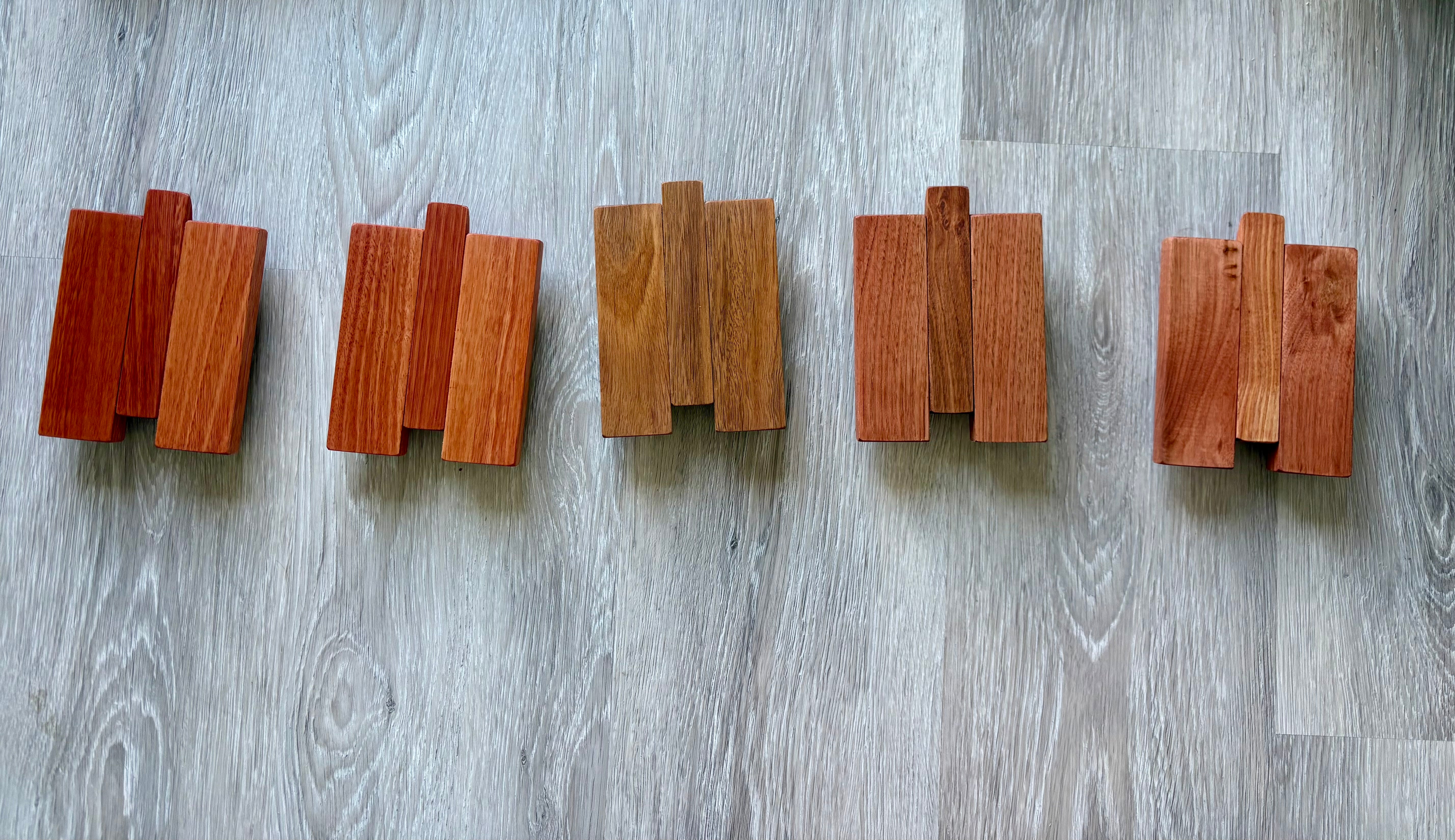 Single piano style coatrack