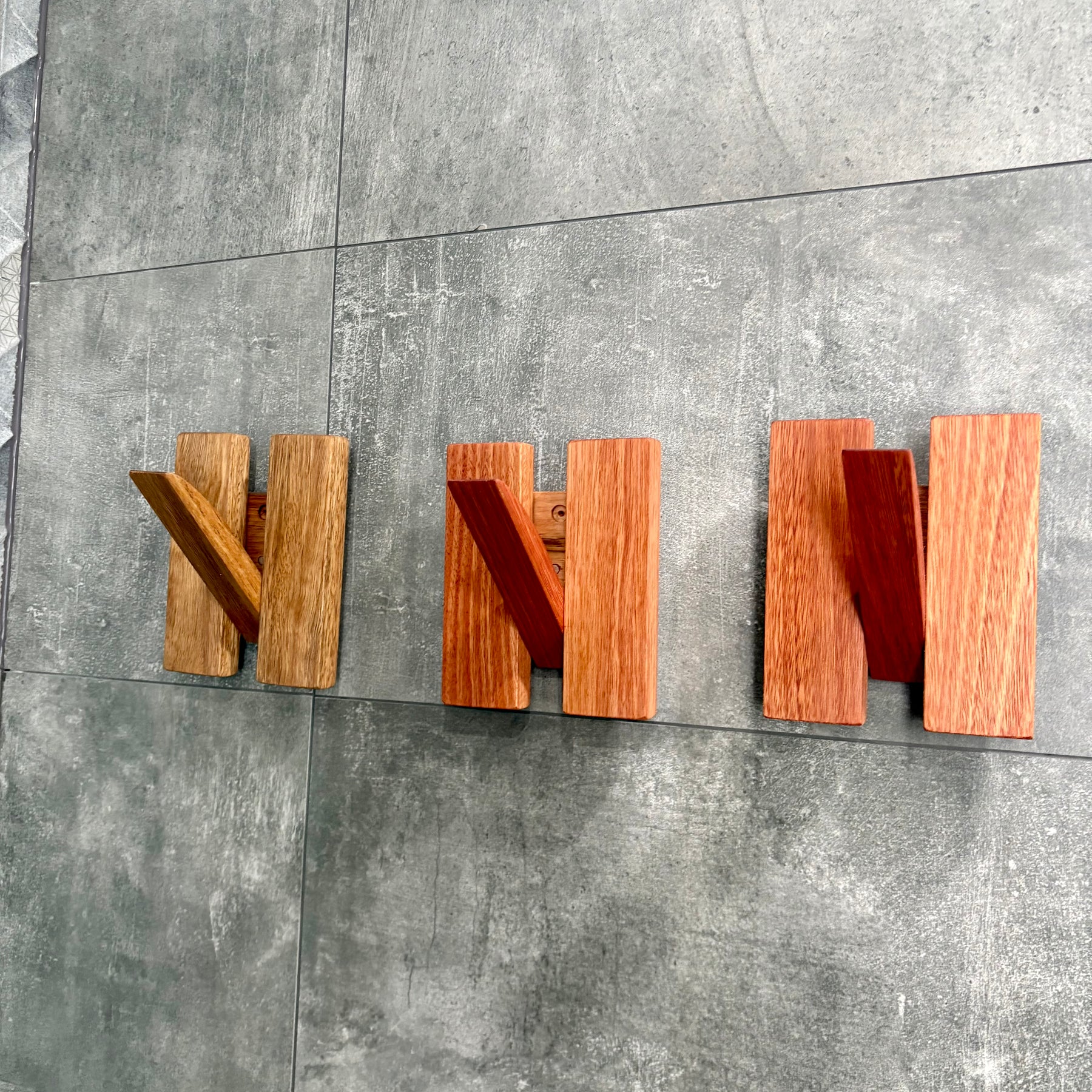 Single piano style coatrack