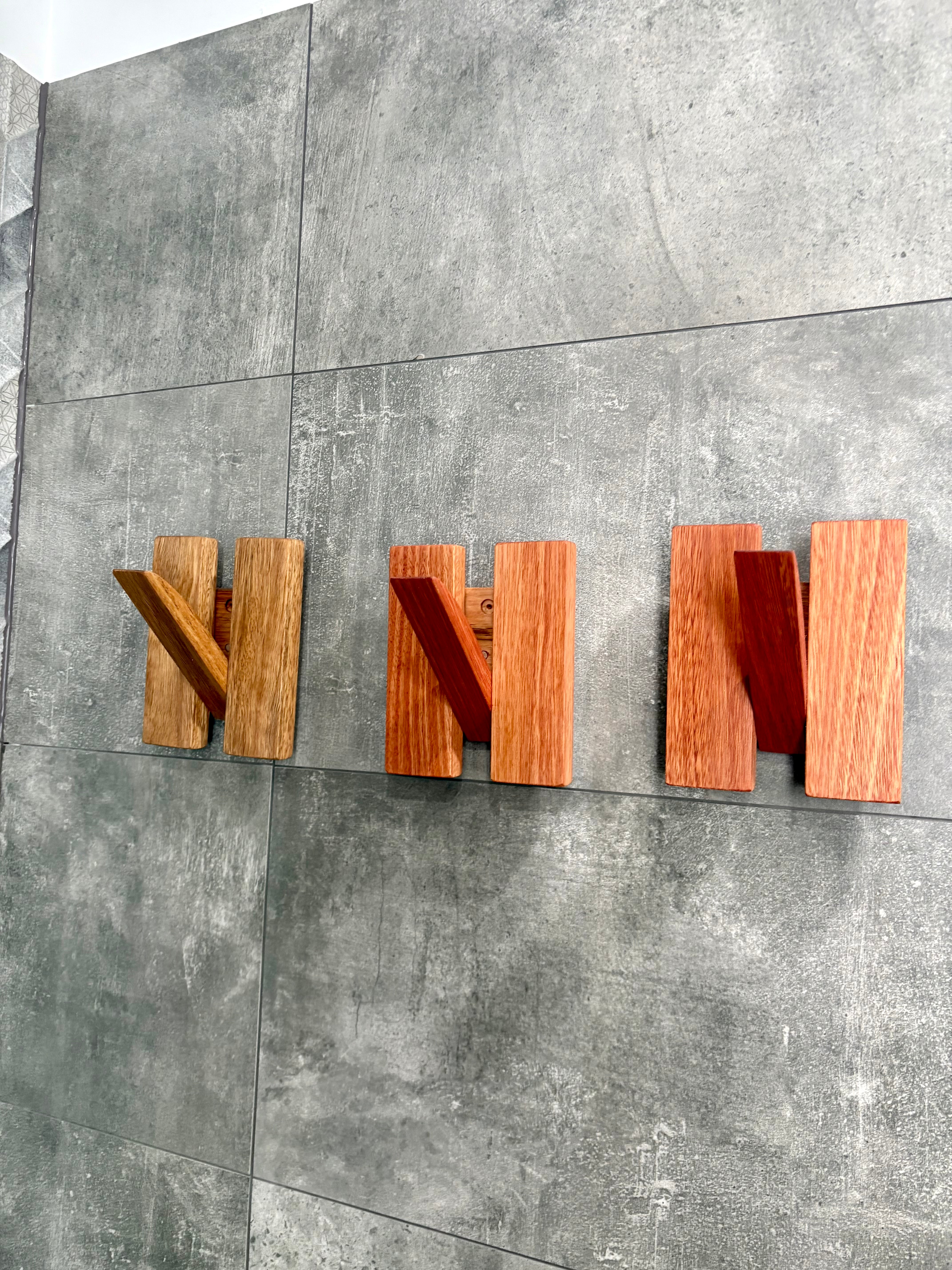 Single piano style coatrack