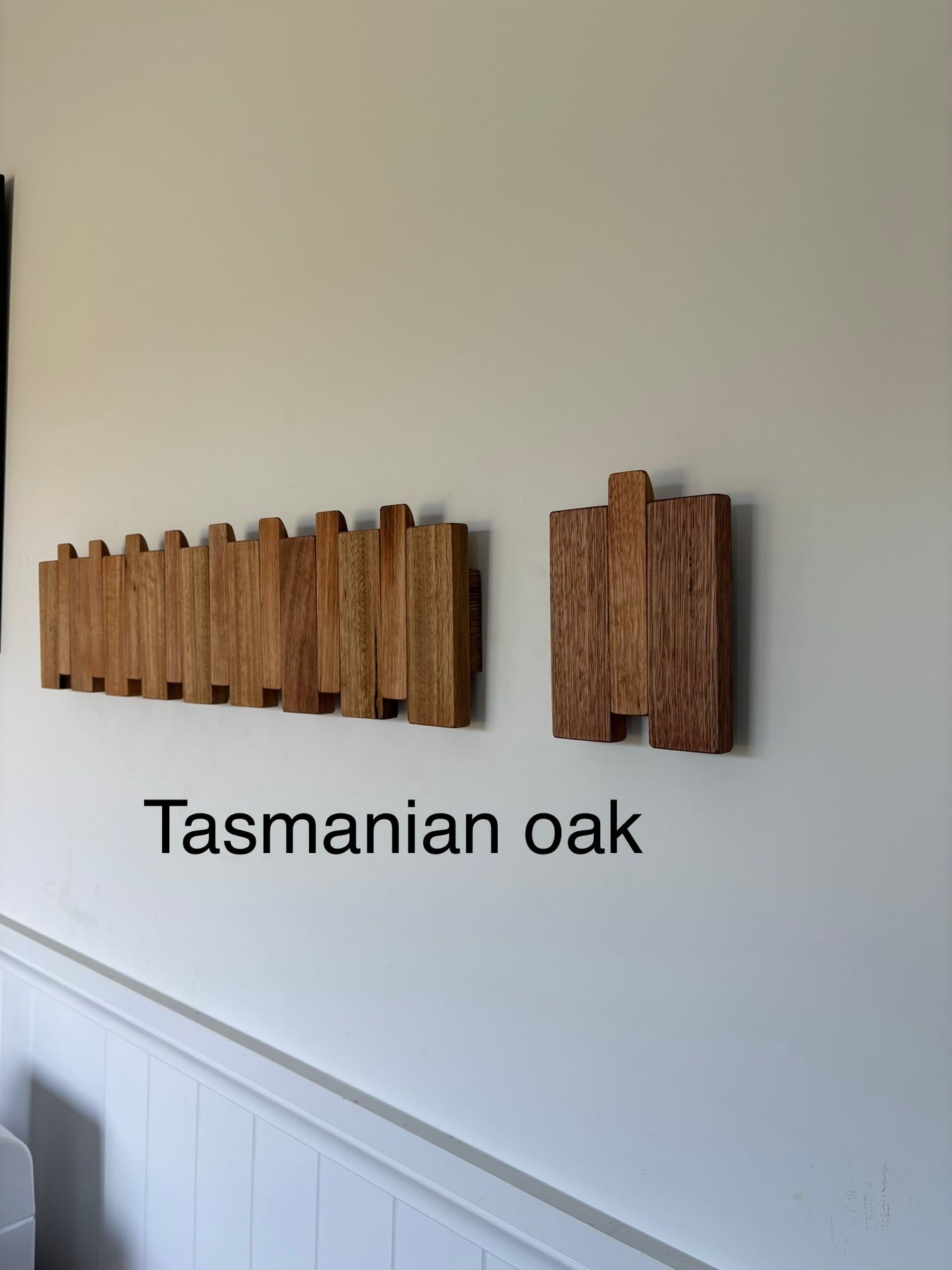 Single piano style coatrack