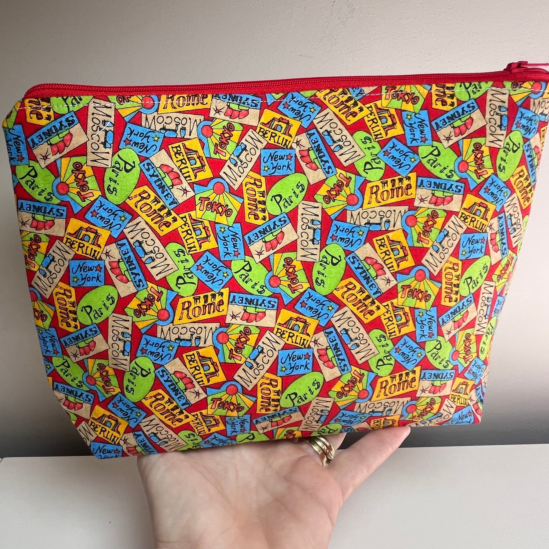 Travel toiletries bag