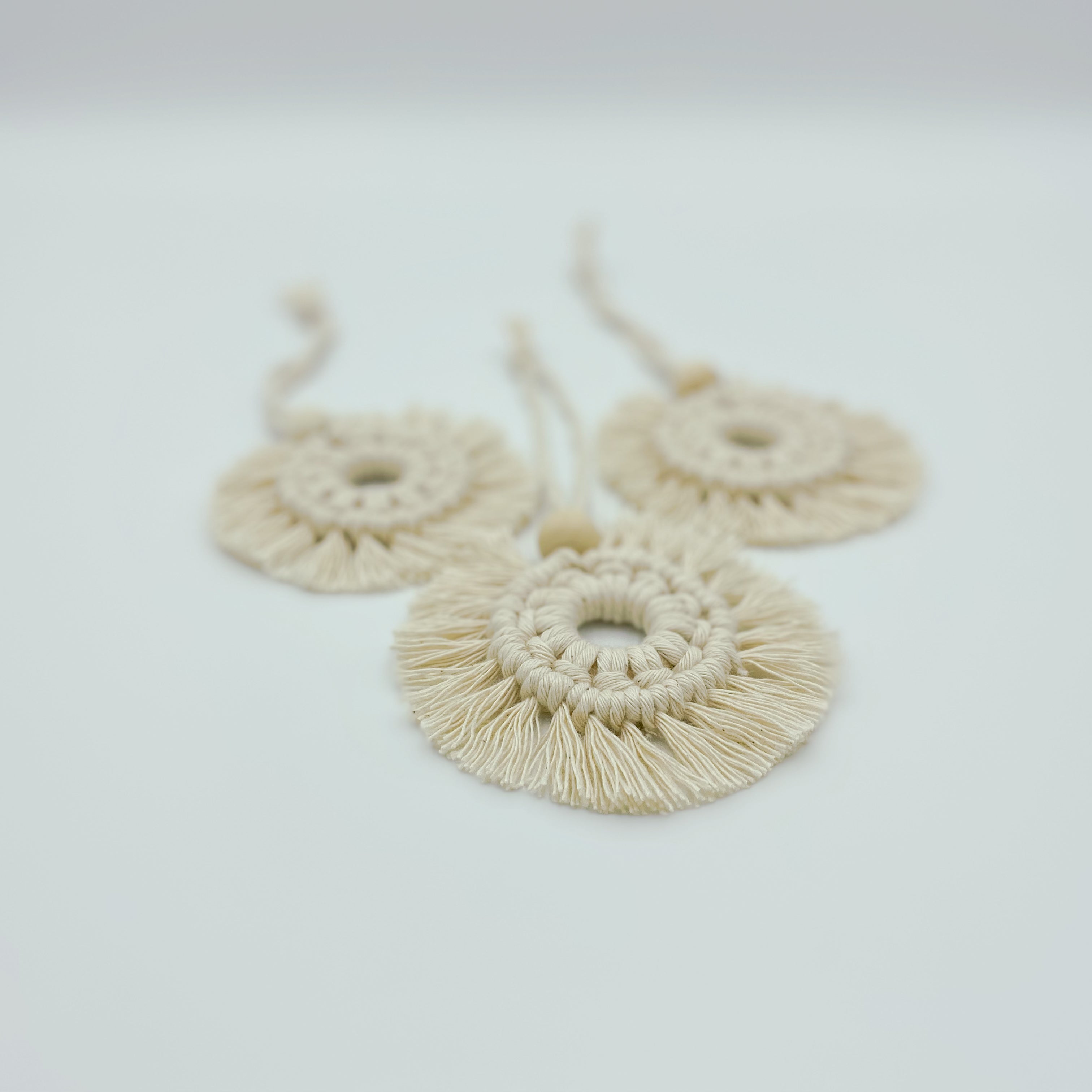Macrame Christmas wreath ornament - Set of 3