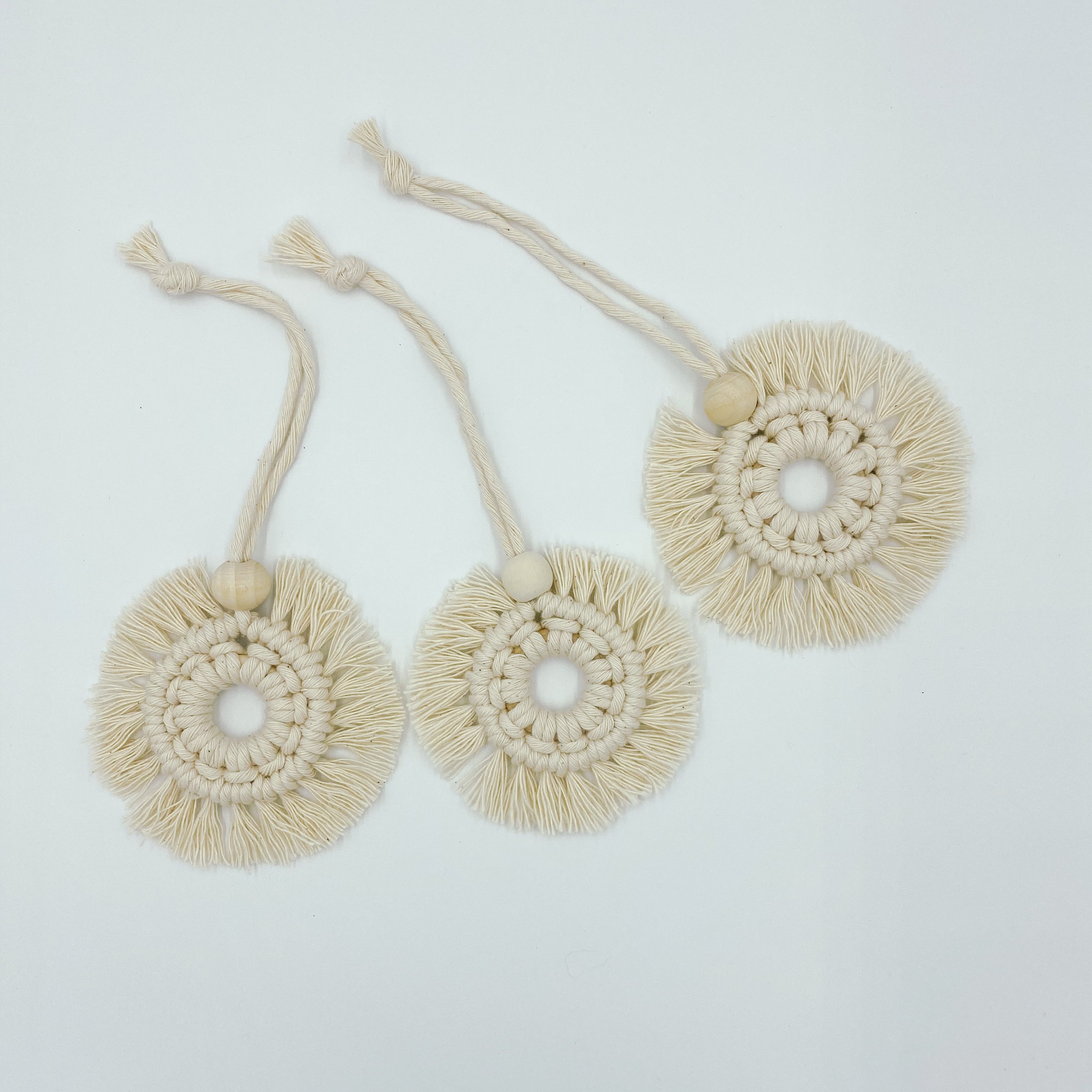 Macrame Christmas wreath ornament - Set of 3