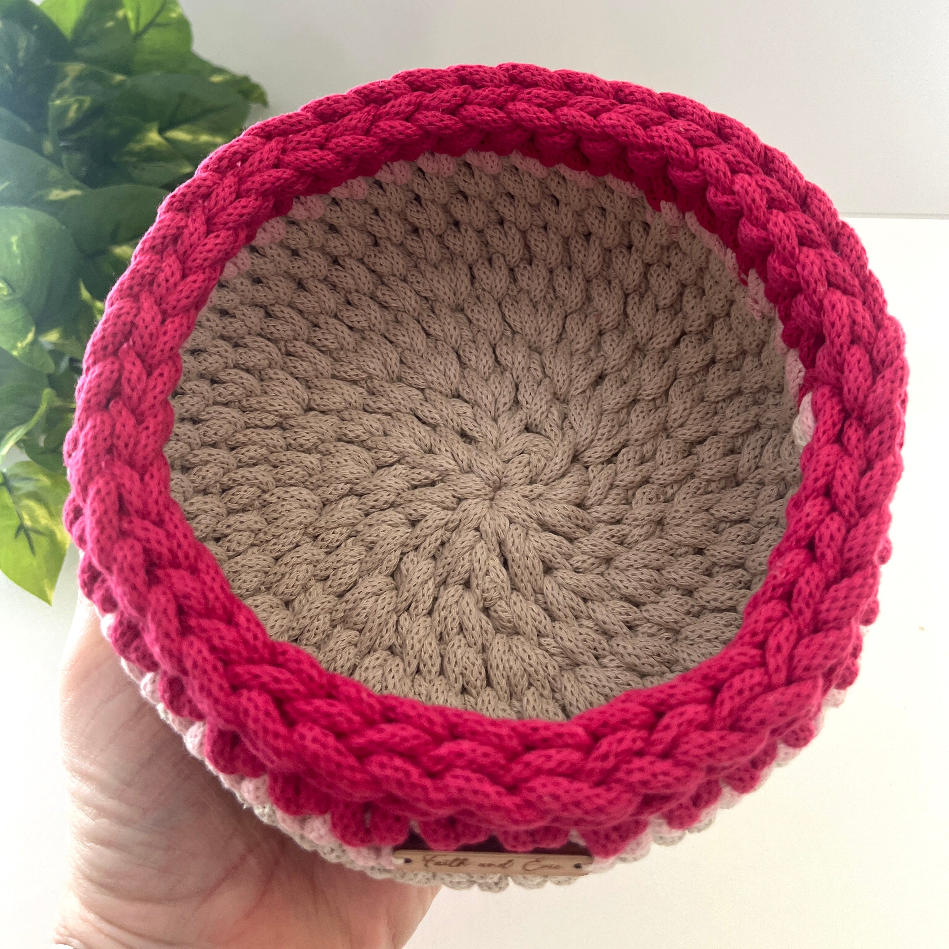 Curved crochet basket