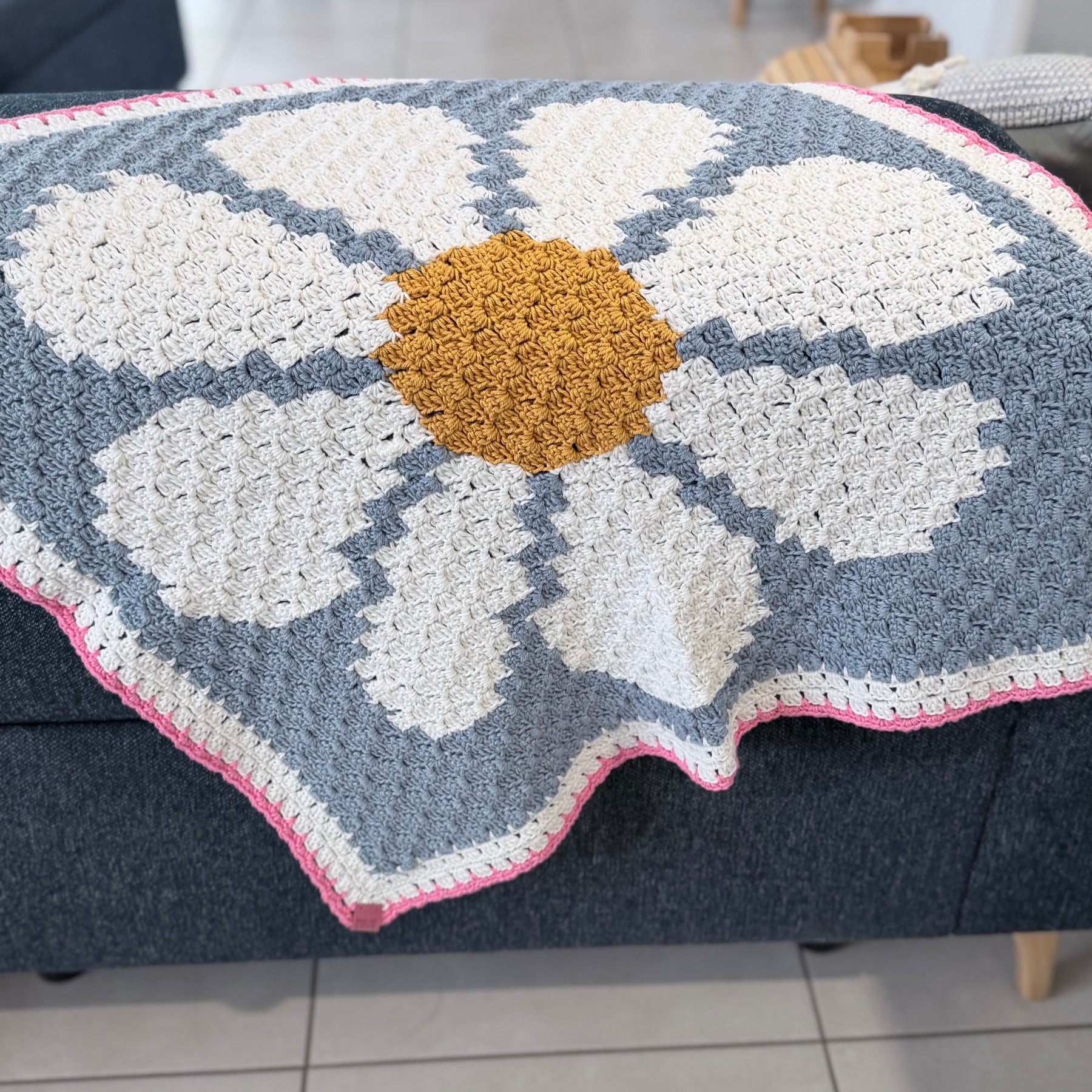 #129 -Daisy Lap Size Blanket/Baby Blanket
