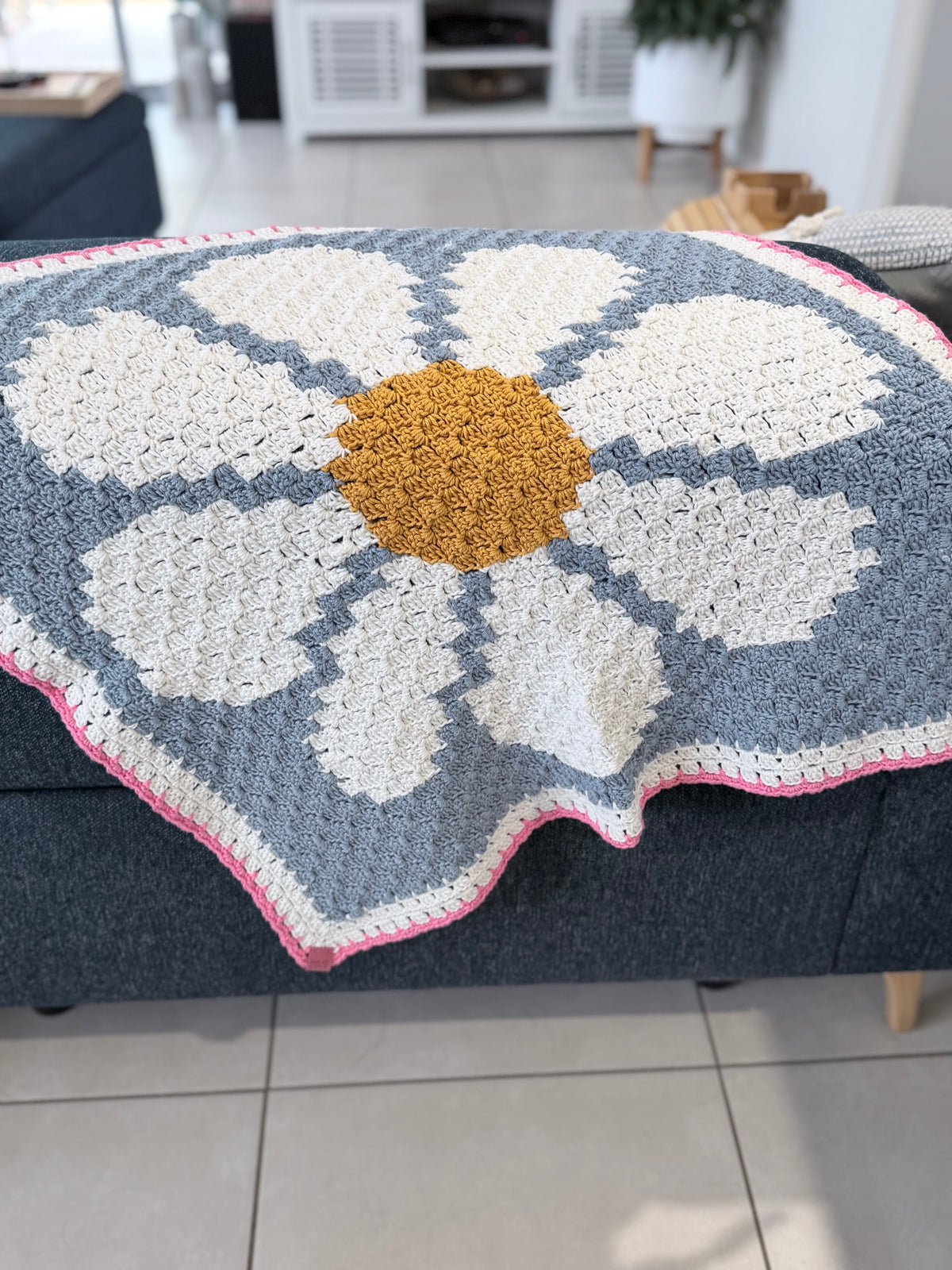 #129 -Daisy Lap Size Blanket/Baby Blanket