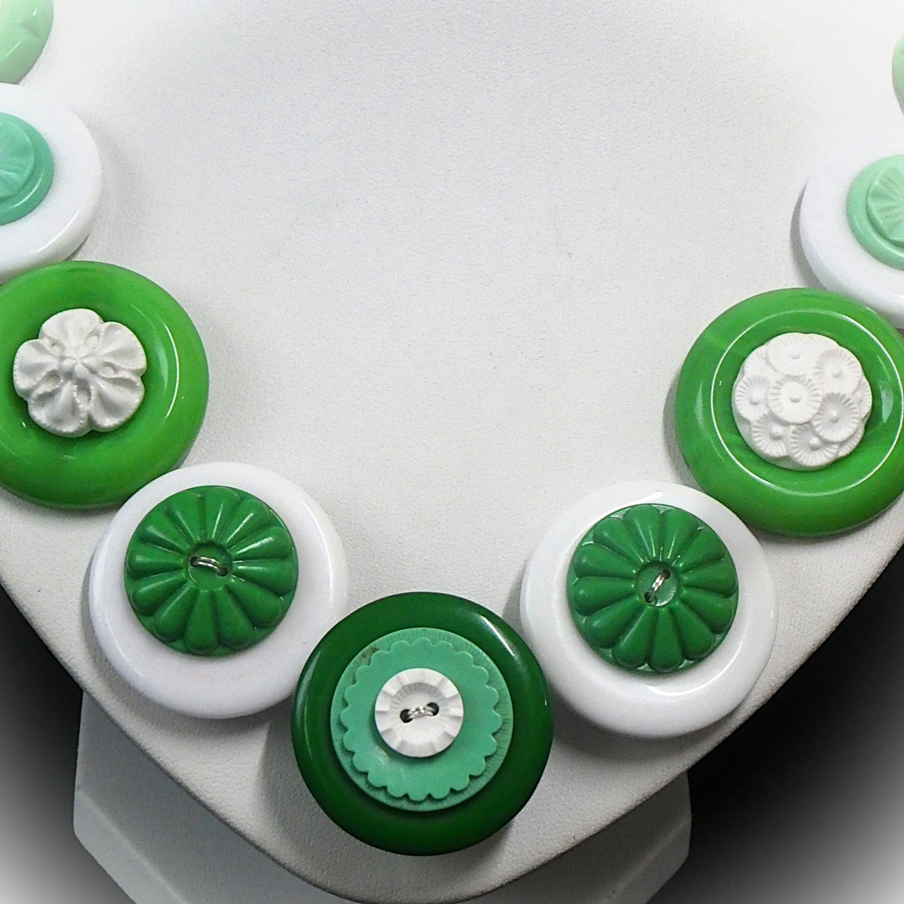 Button necklace - Green flowers