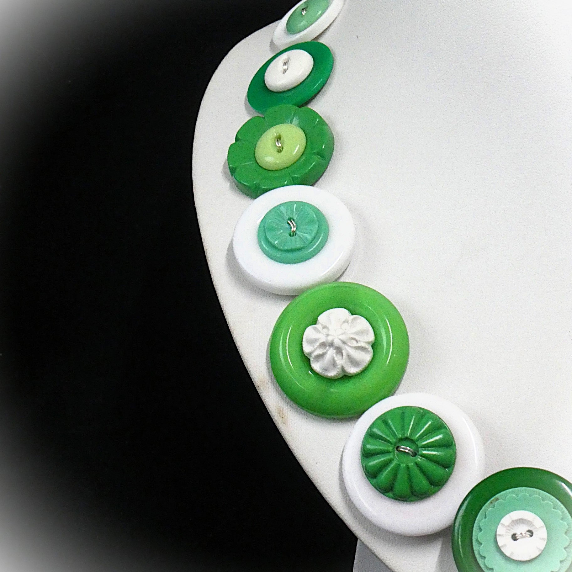 Button necklace - Green flowers