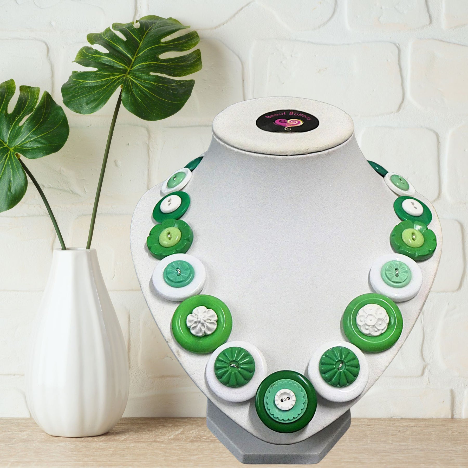 Button necklace - Green flowers