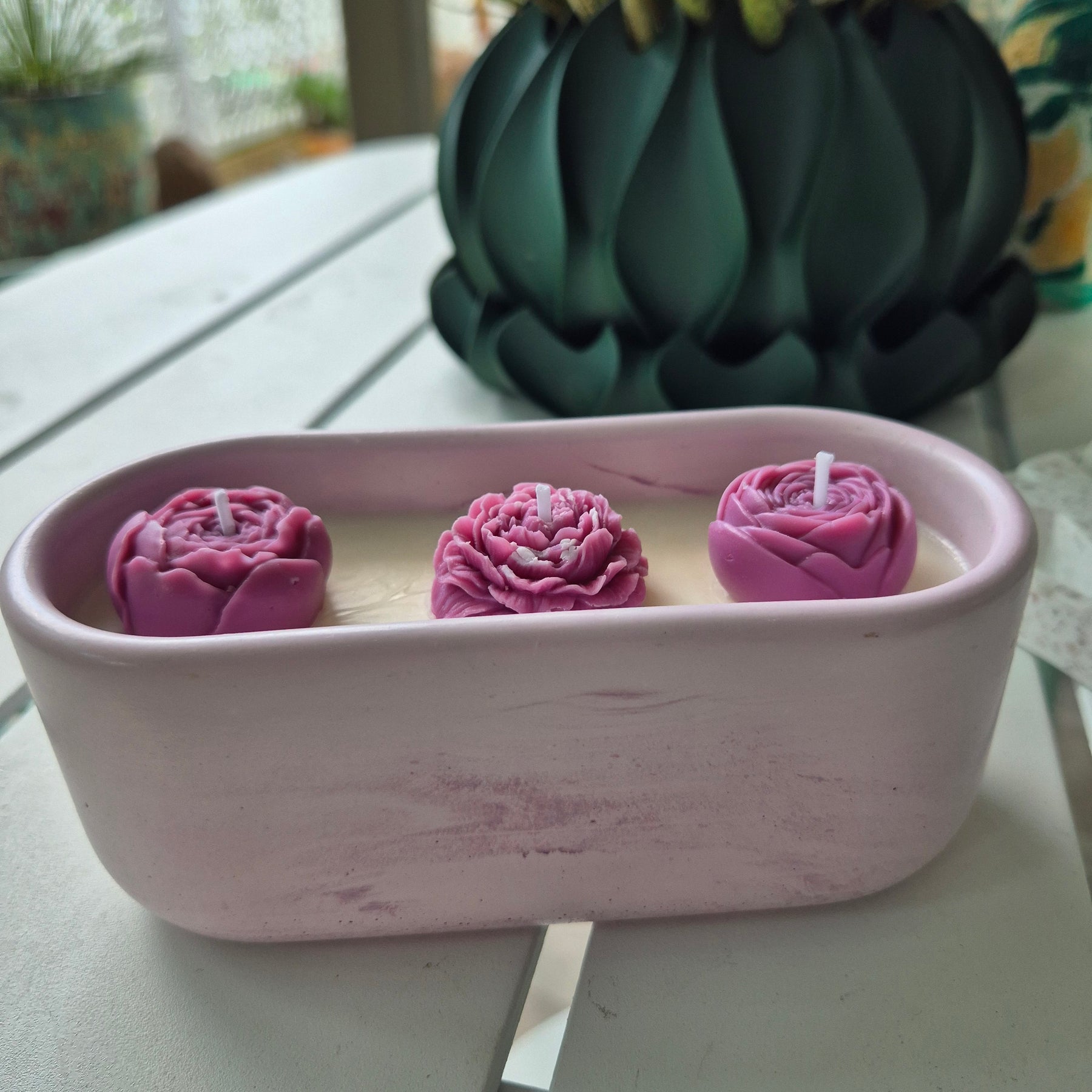 Lilac concrete bowl candle scented with gardenia and rose
