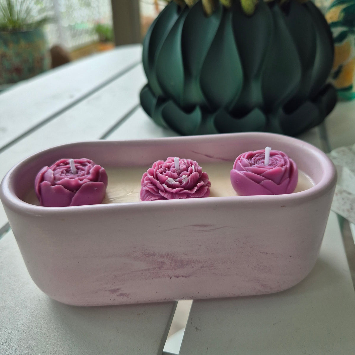 Lilac concrete bowl candle scented with gardenia and rose