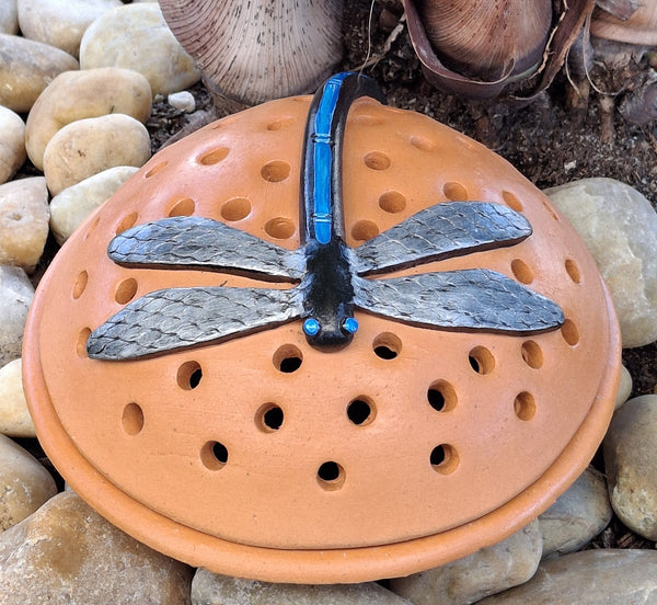 Peregrine Design の Mosquito coil holder Mosquito Coil Holder with built in stand, Dragonfly Design