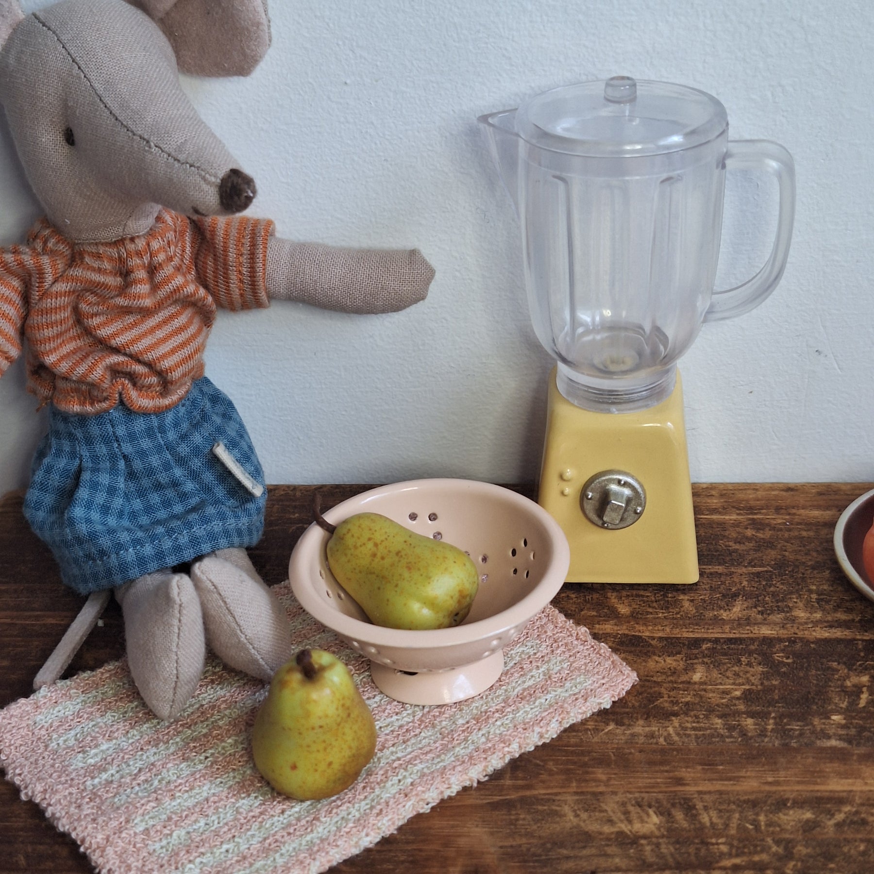 PEAR FRUIT - MINIATURE NON EDIBLE