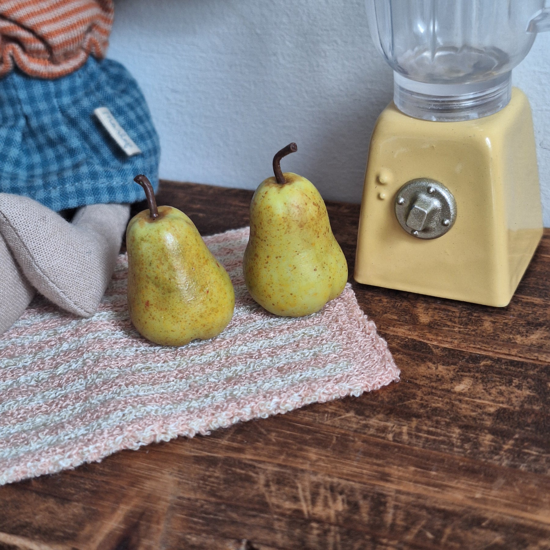 PEAR FRUIT - MINIATURE NON EDIBLE