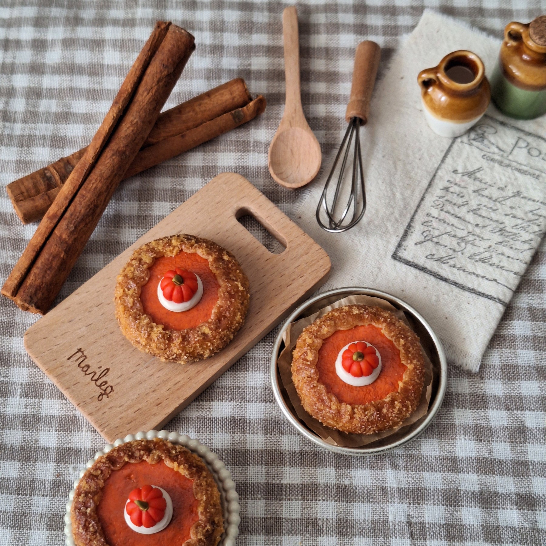 Pumpkin Galette, 1:6 scale