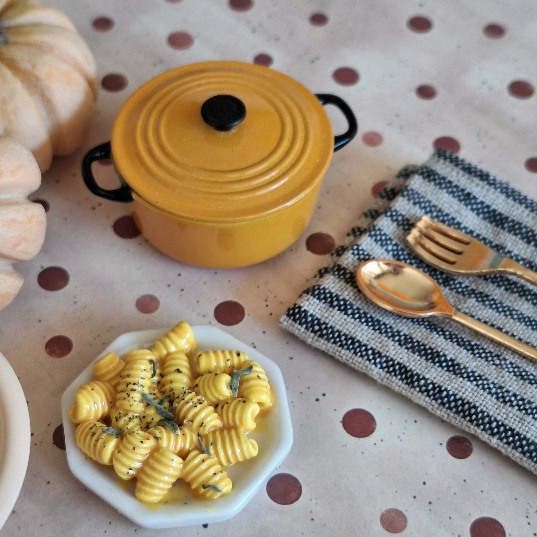 PASTA in Pumpkin Sauce, 1:6 scale