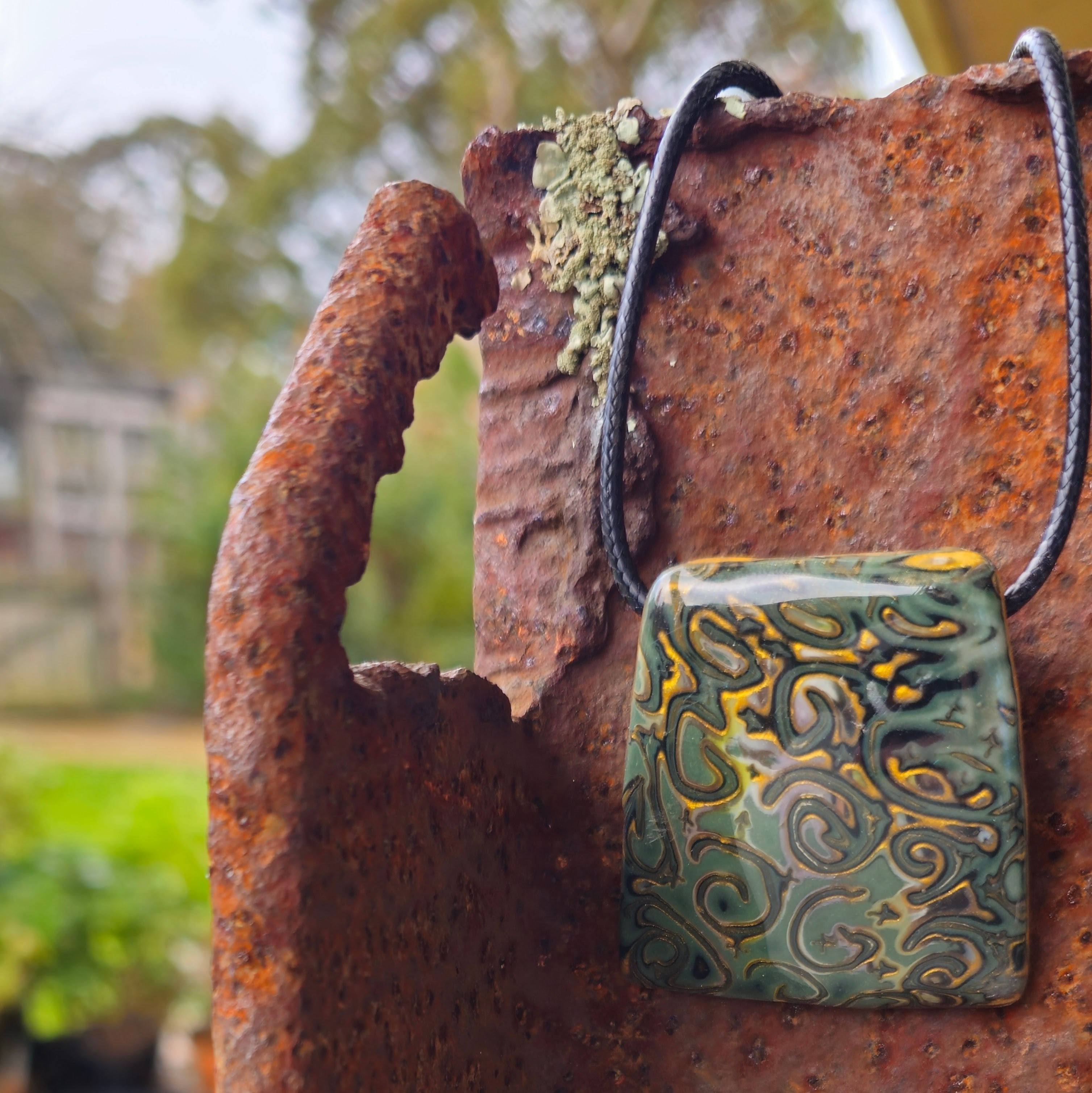 SWIRL & CURVE - POLYMER CLAY PENDANT