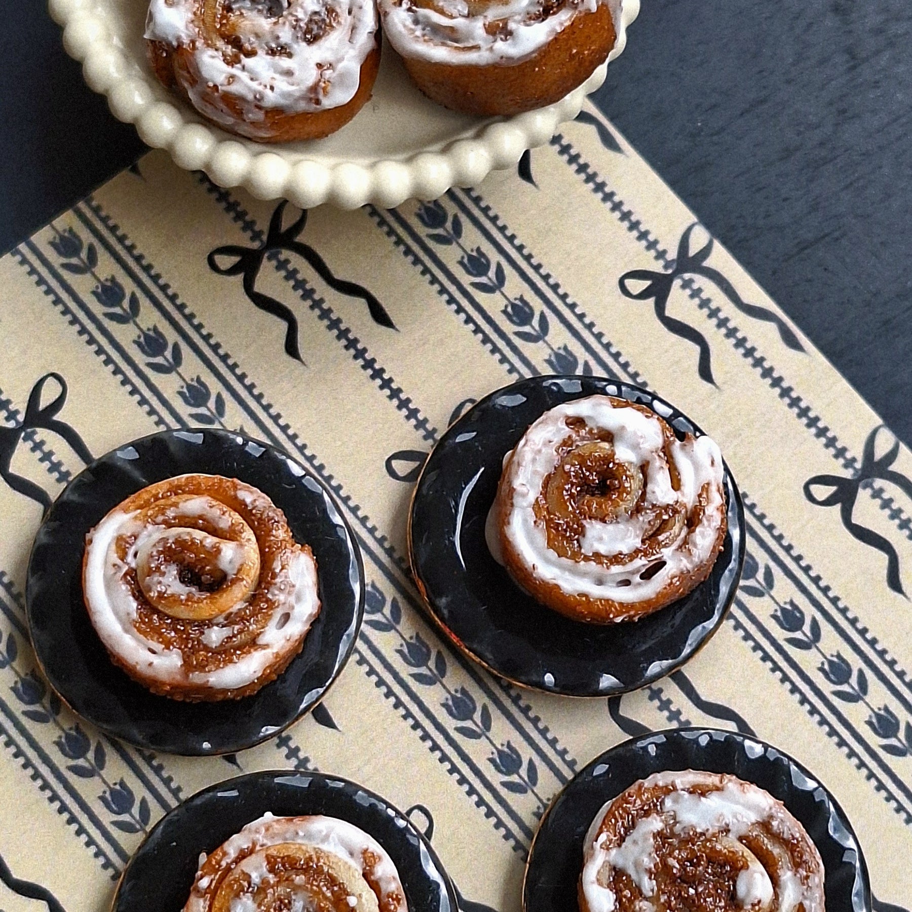 CINNAMON SCROLL with plate - 1:6 scale - MINIATURE NON EDIBLE