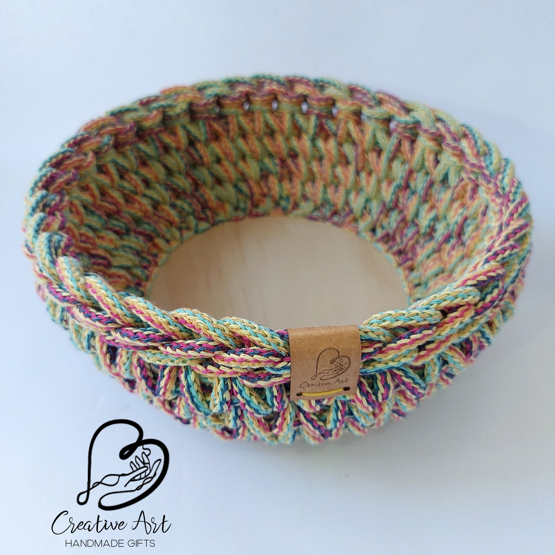 Medium size basket with wooden bottom