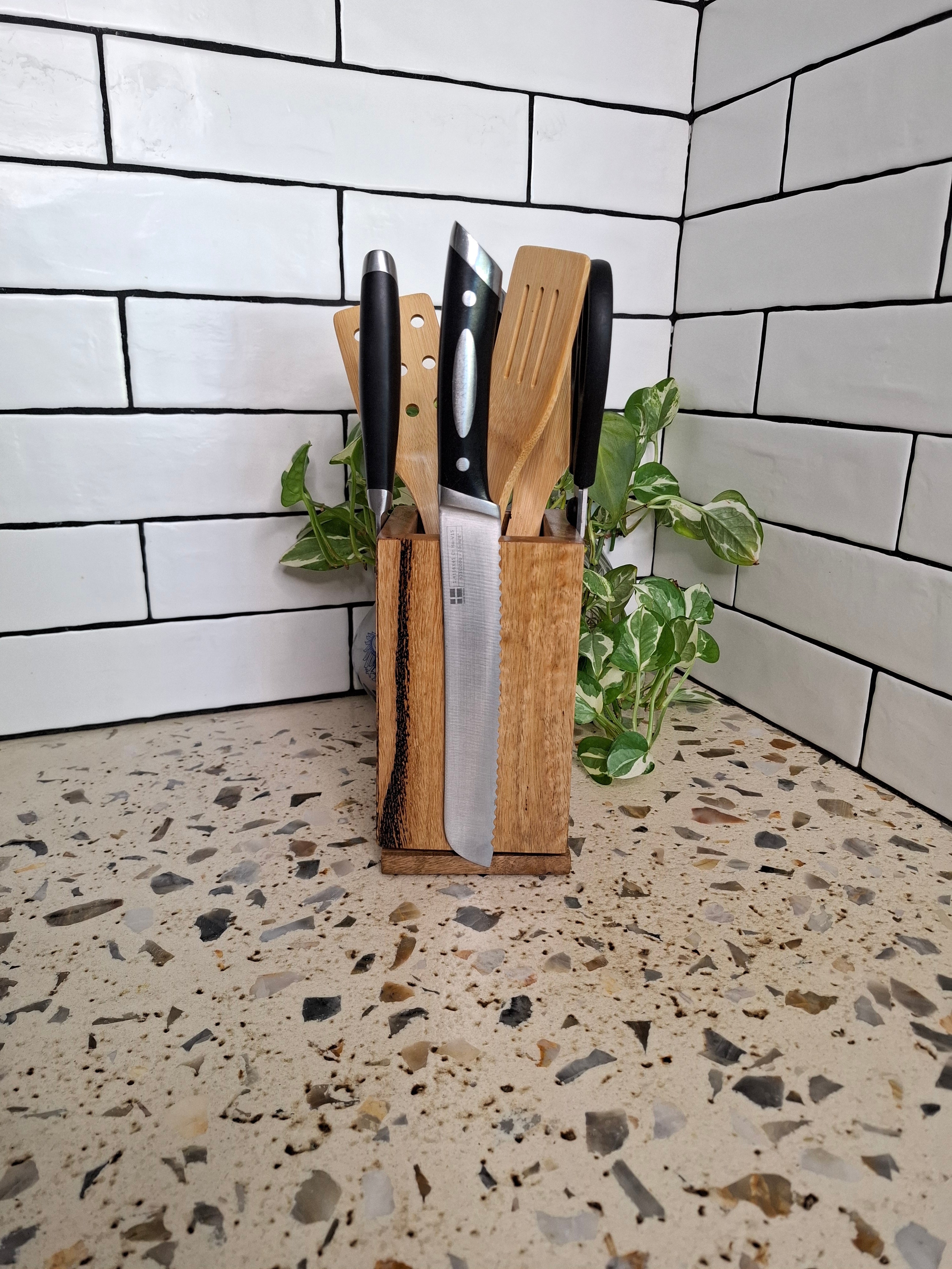 Rotating Magnetic Knife Block and Utensil Holder