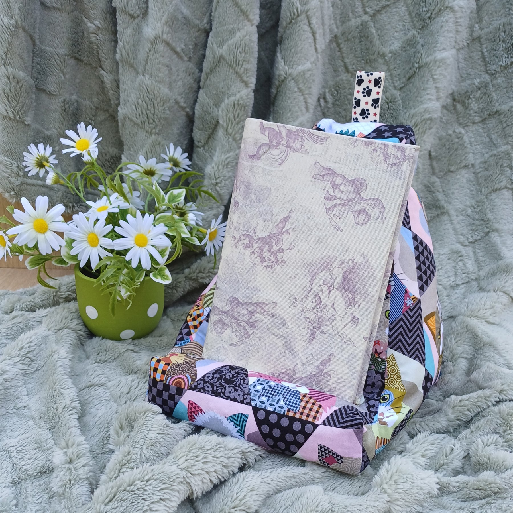 Cat Design Pillow with Pocket to suit Book and Tablet