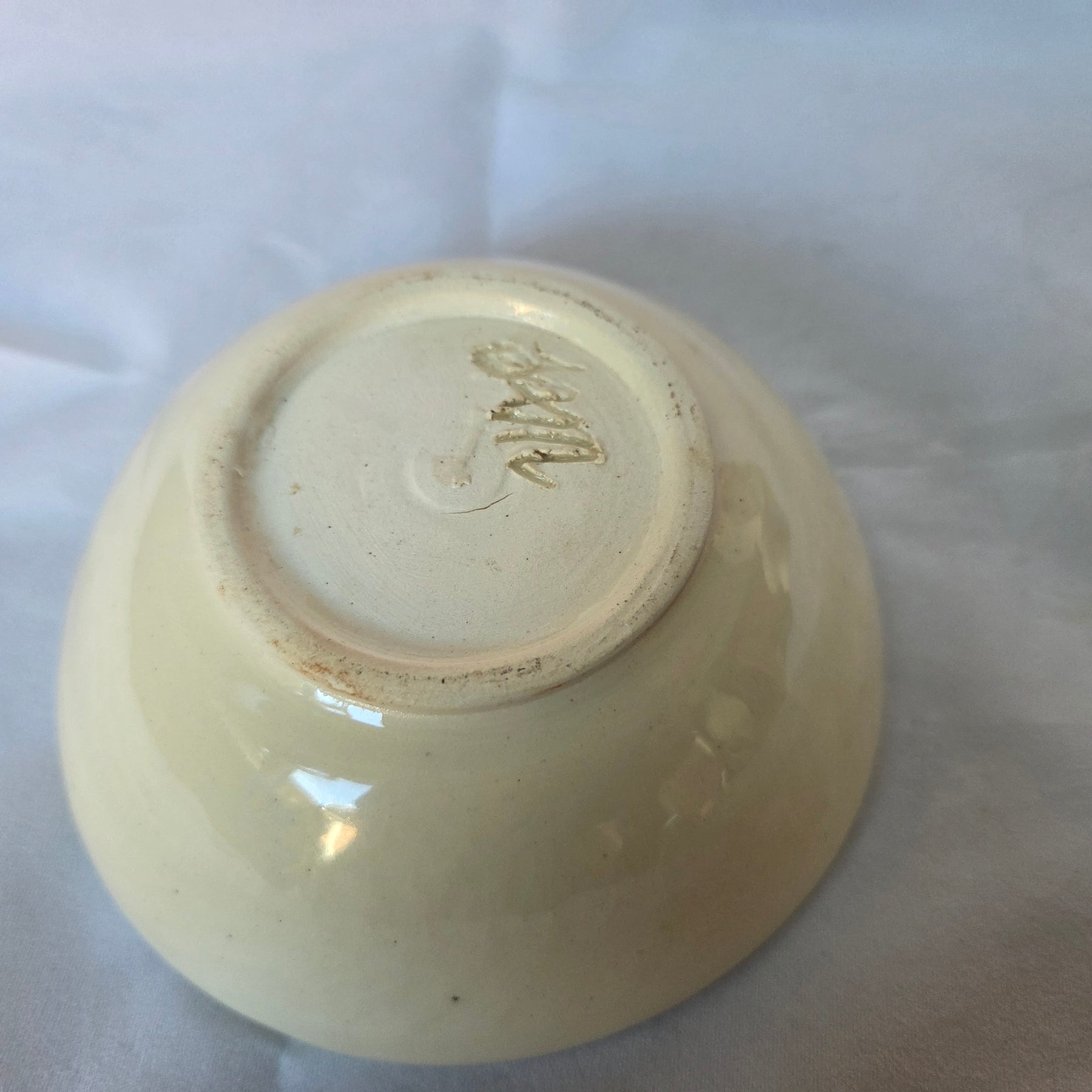 Hand painted floral gumnut design ceramic dish. 13.5cm