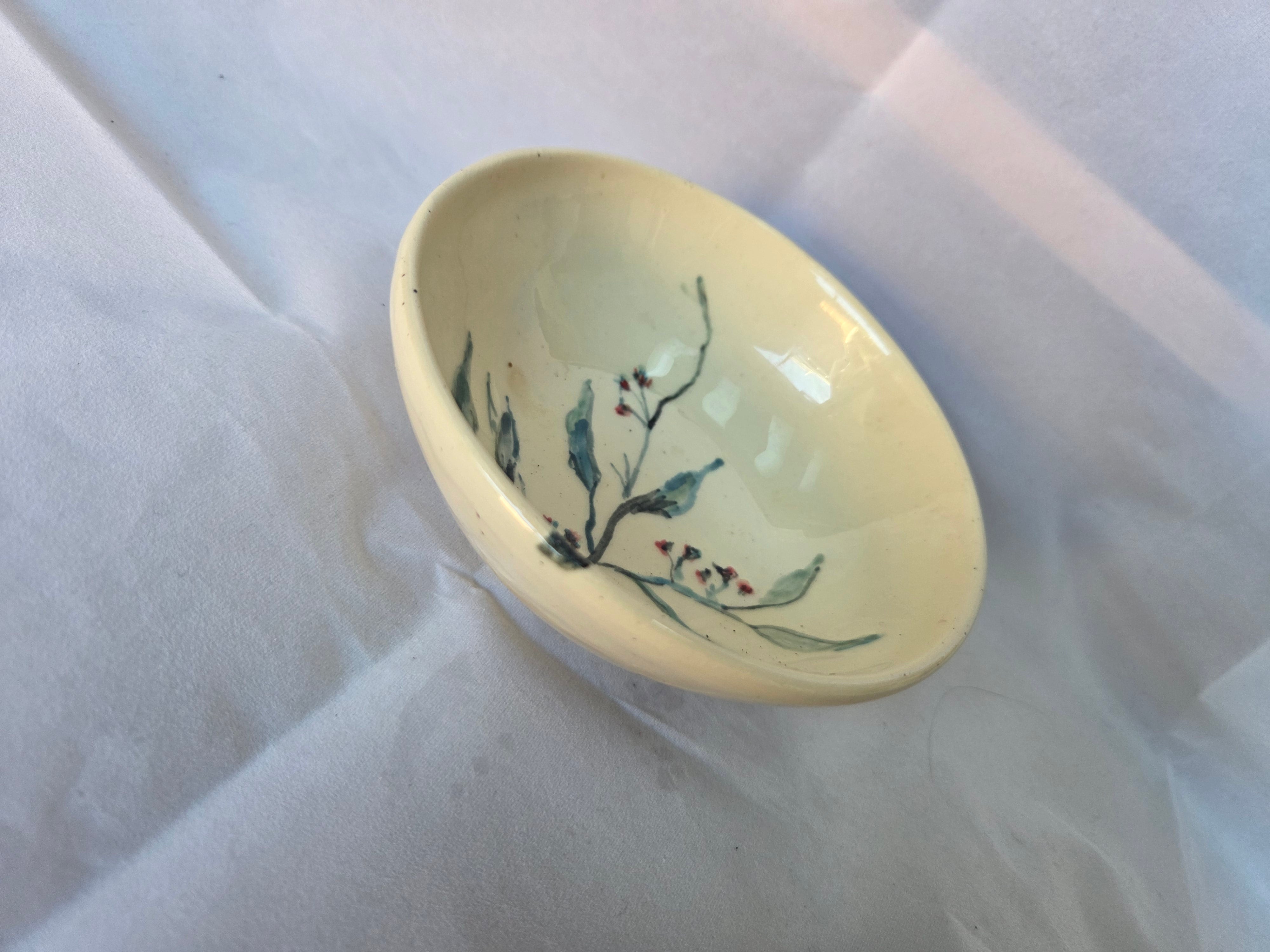 Hand painted floral gumnut design ceramic dish. 13.5cm