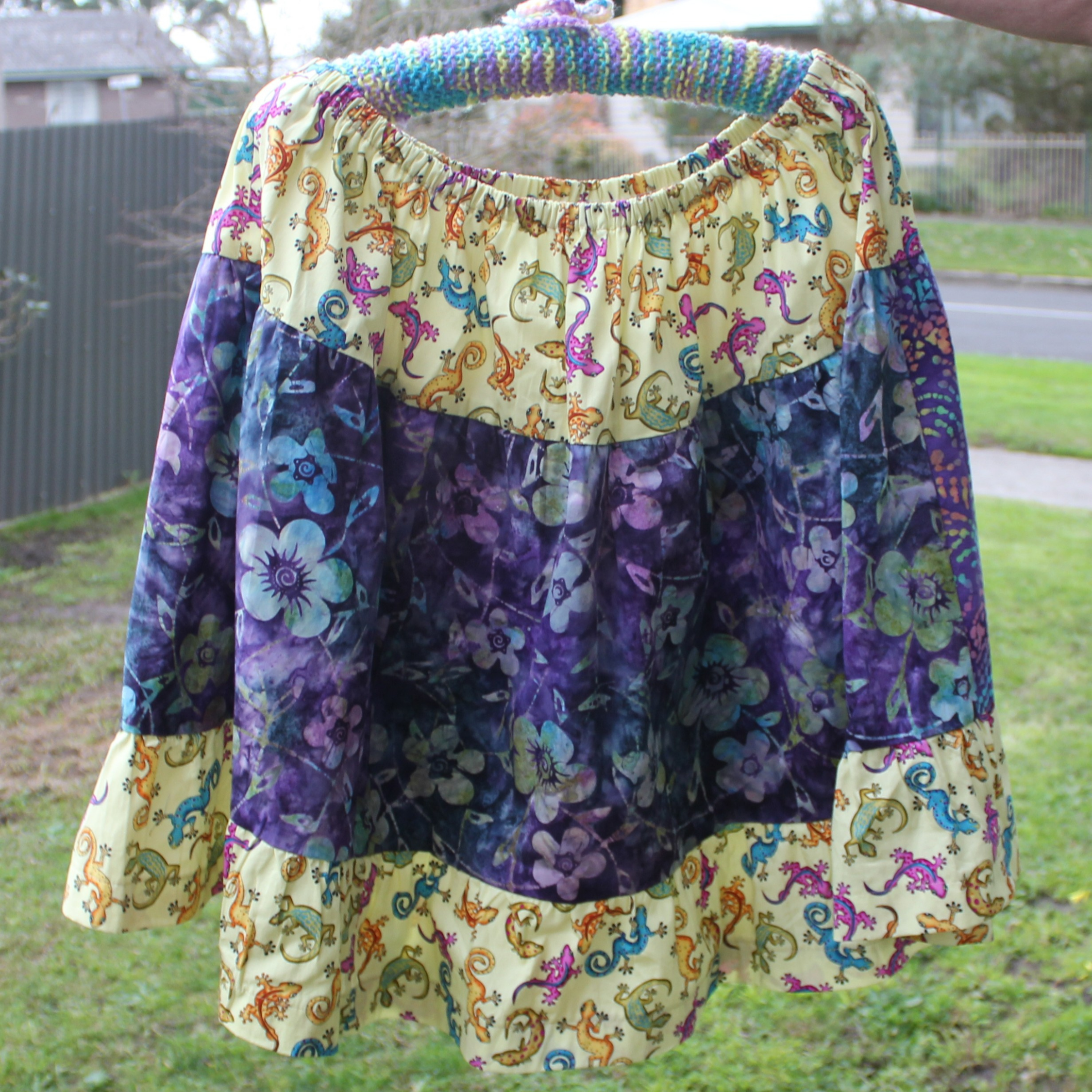 Womens Size Large, Mid Skirt, Batiks/Lizards.