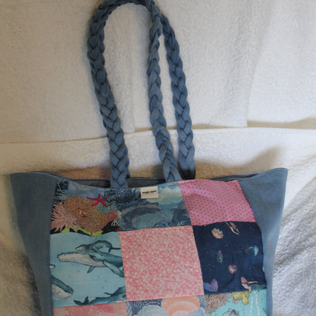 ´UNDER THE SEA´ TOTE BAG - LIGHT BLUE PLAITED HANDLES