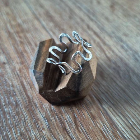 Wave textured ring