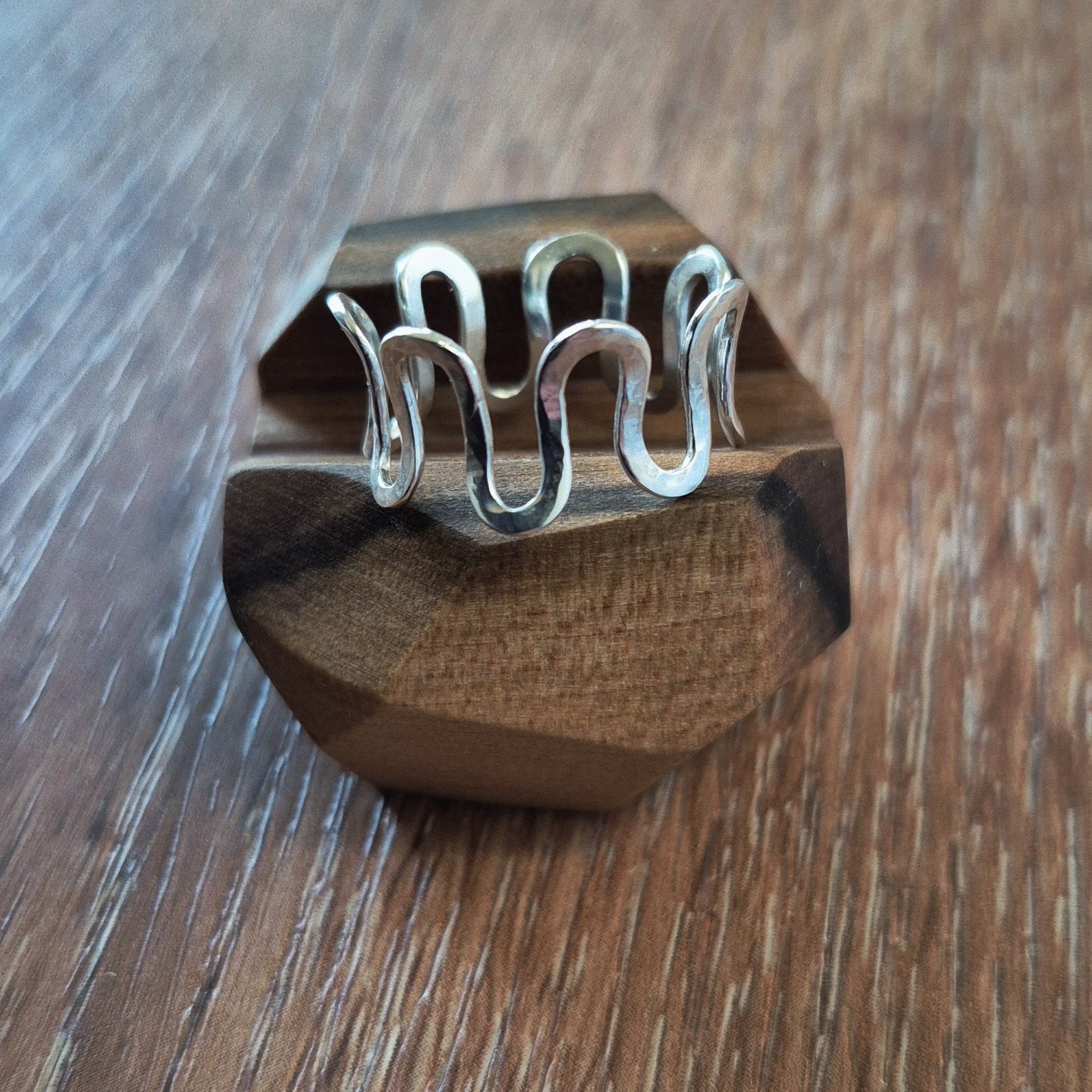 Wave textured ring