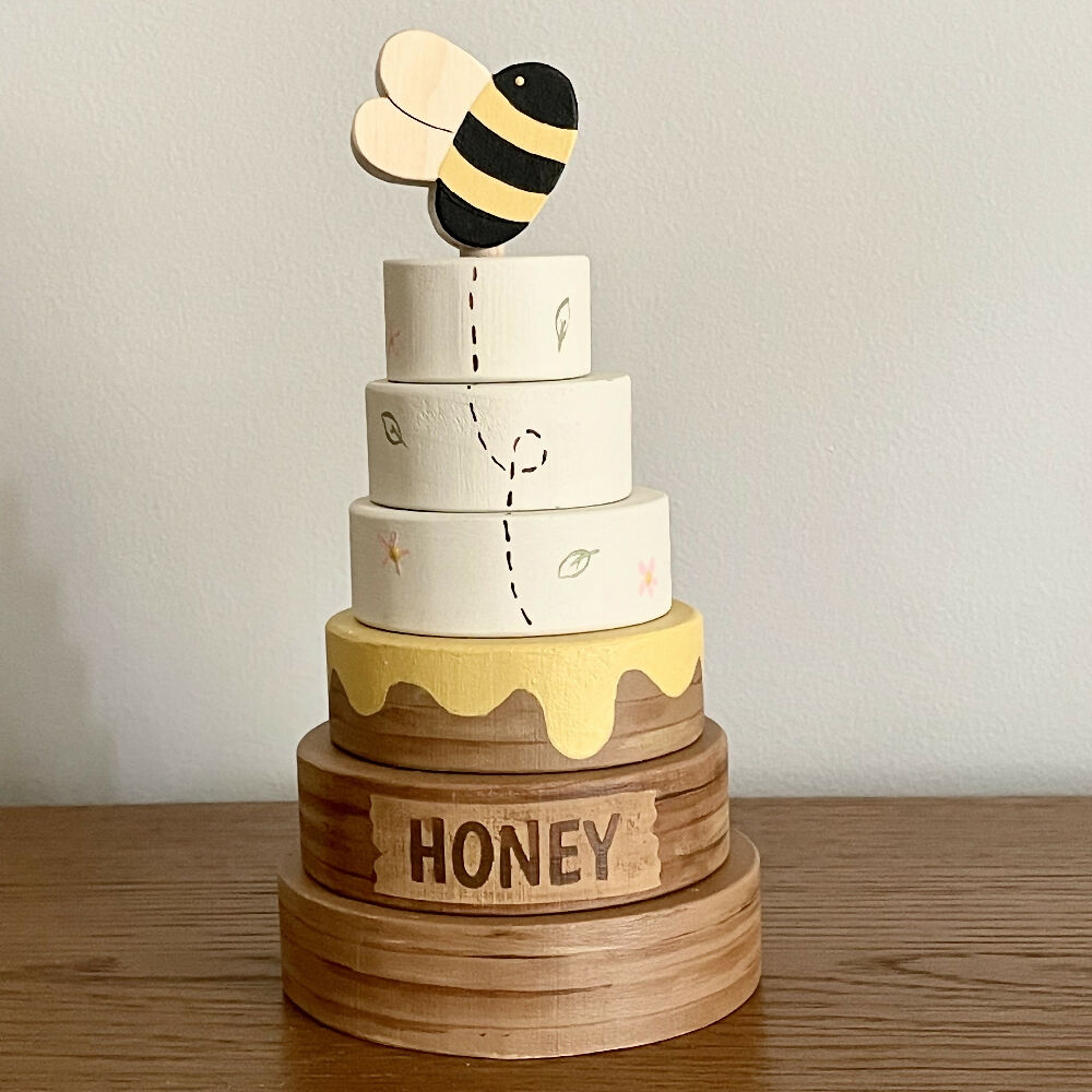 Bee ring stacker with honey pot