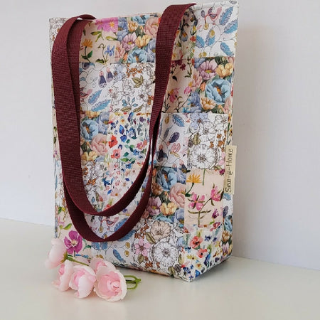 Summer floral shoulder bag.