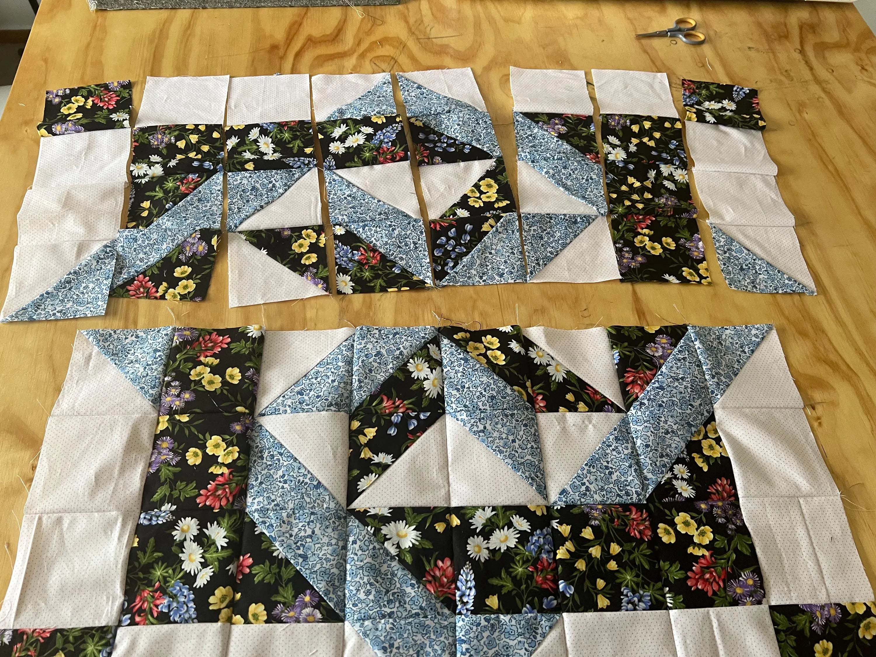 Labyrinth Table Topper Pattern: Step-by-Step Quilt Instructions (PDF Download) 28 inches sq