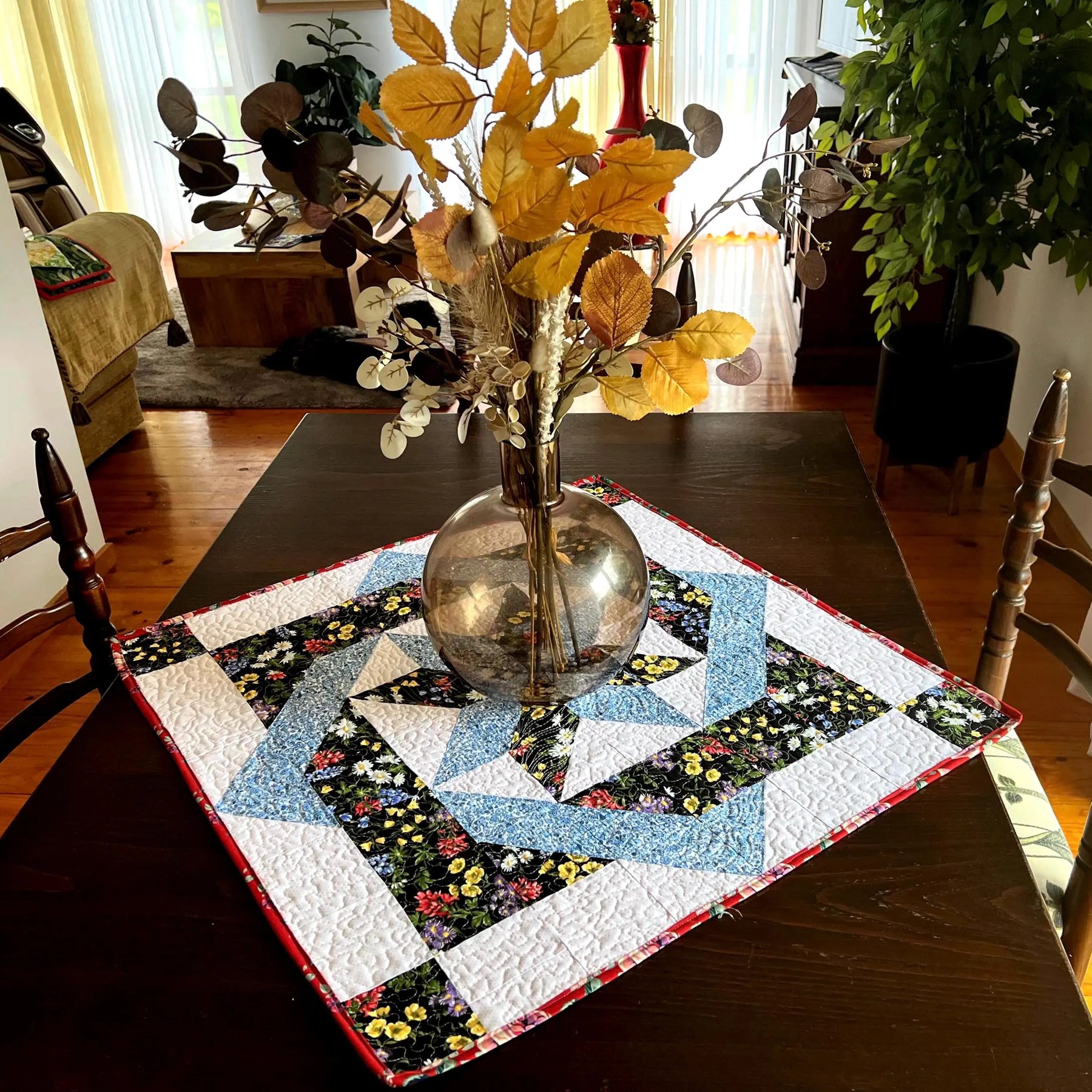 Labyrinth Table Topper Pattern: Step-by-Step Quilt Instructions (PDF Download) 28 inches sq